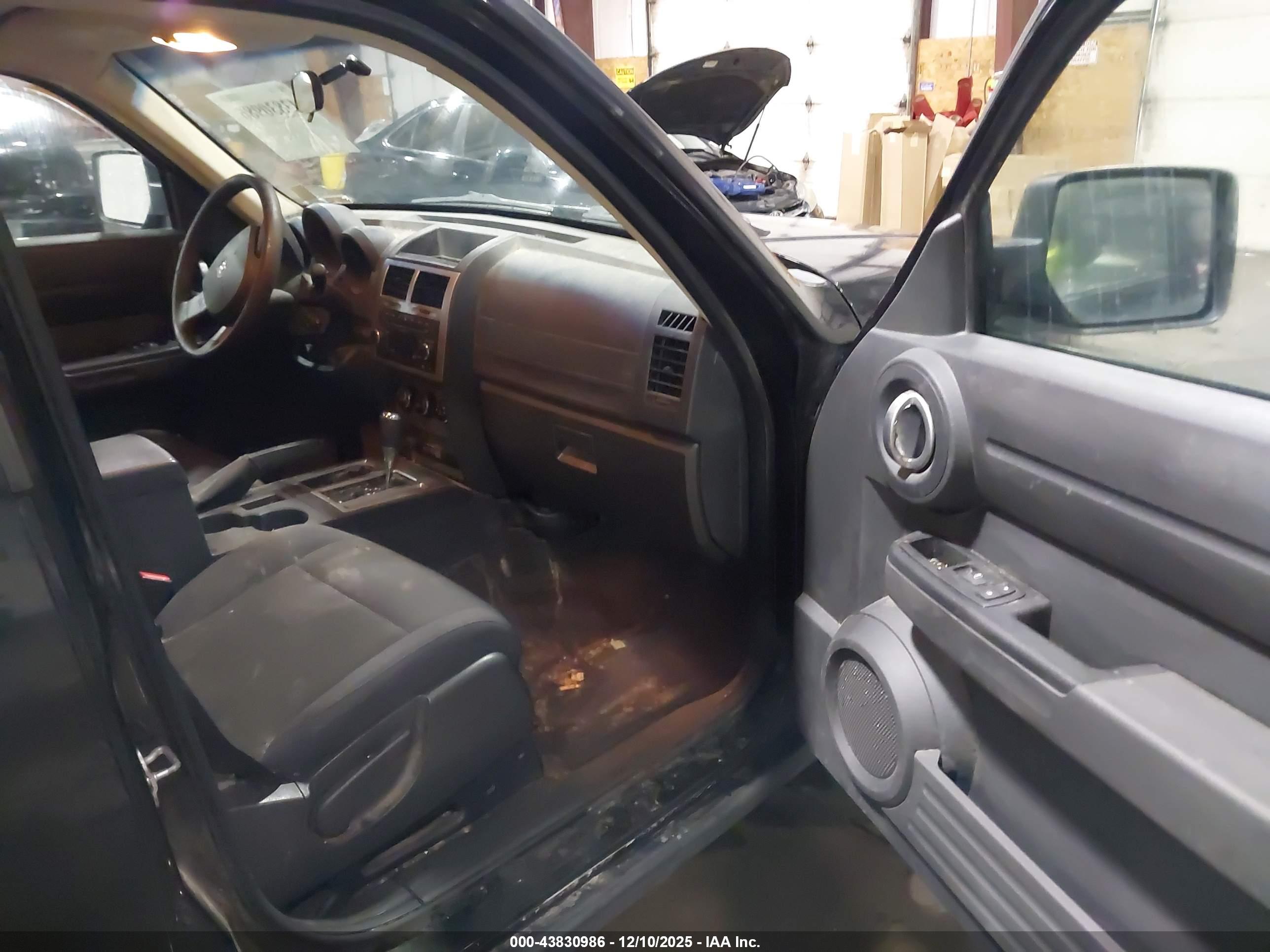 DODGE NITRO image 5