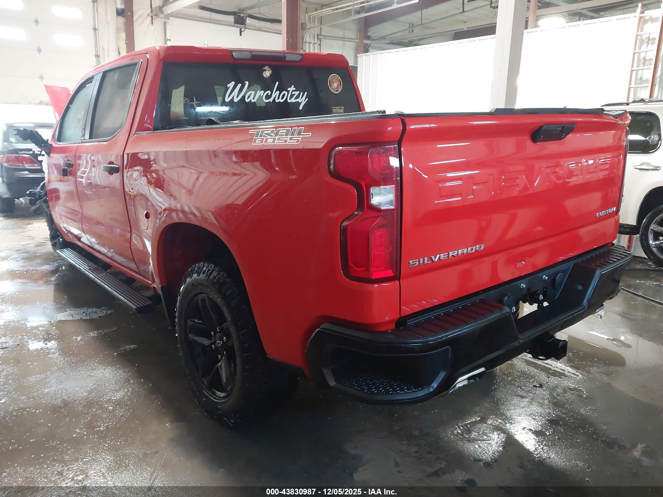 CHEVROLET SILVERADO image 3