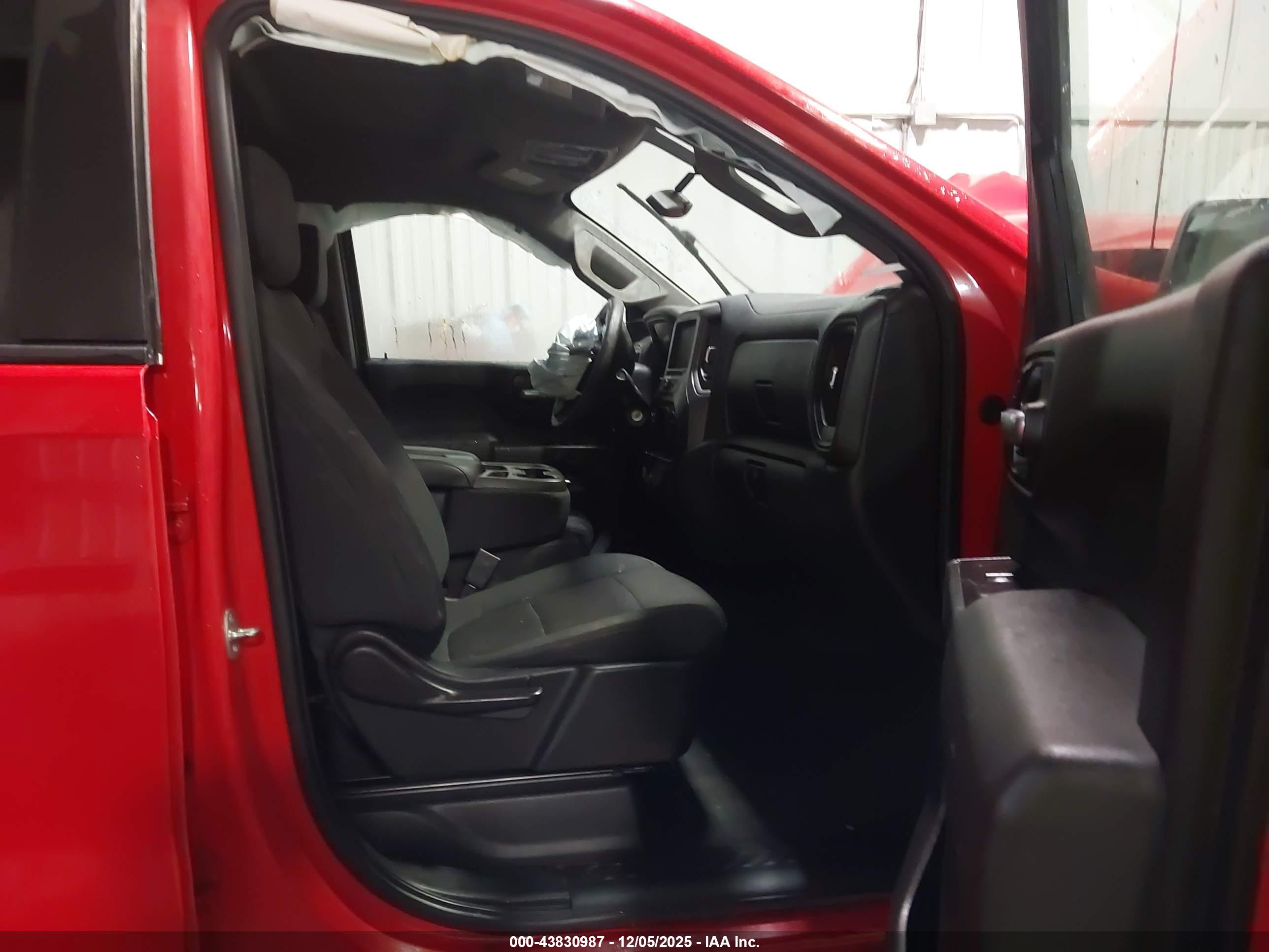 CHEVROLET SILVERADO image 5