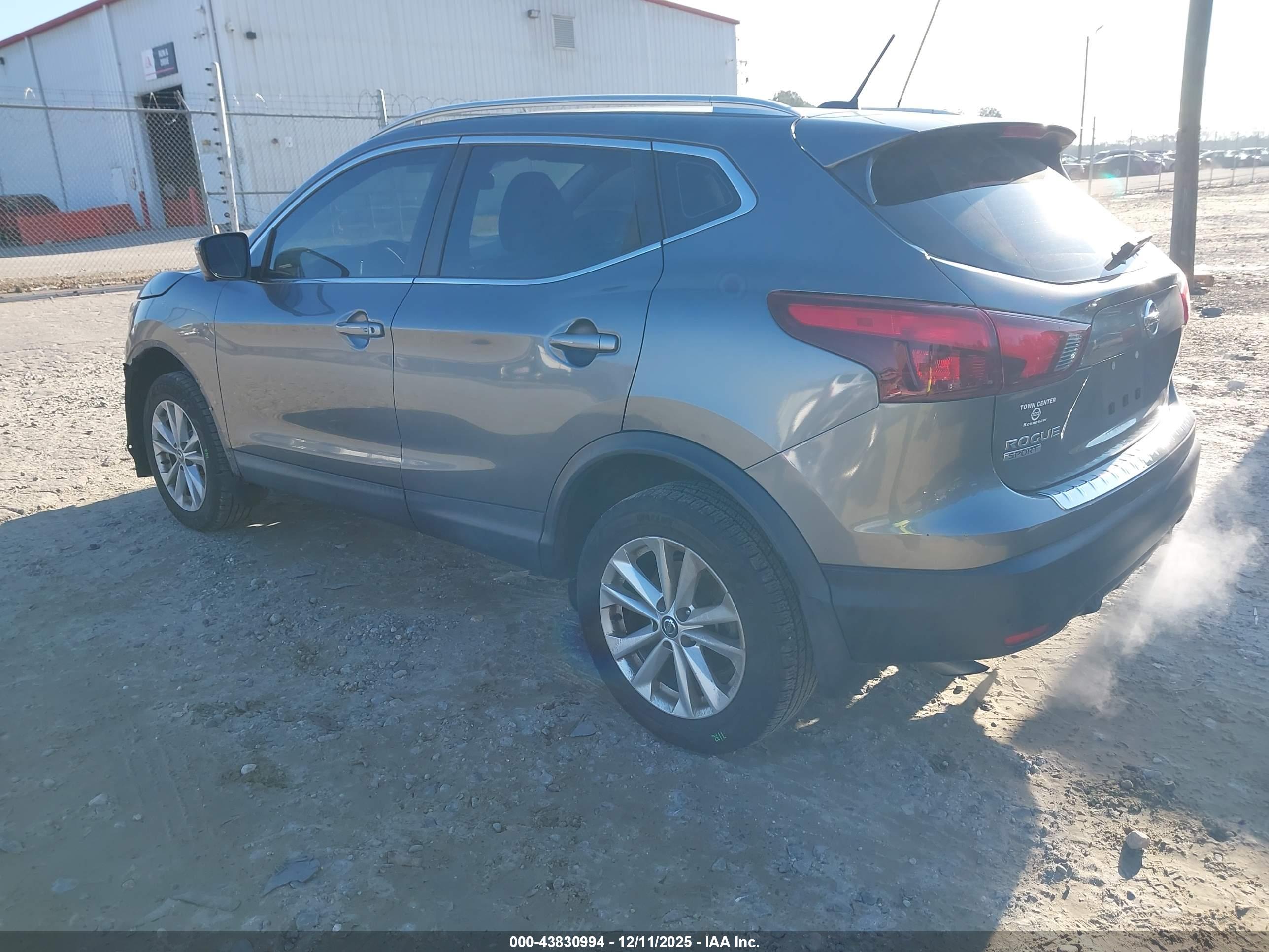 NISSAN ROGUE image 3