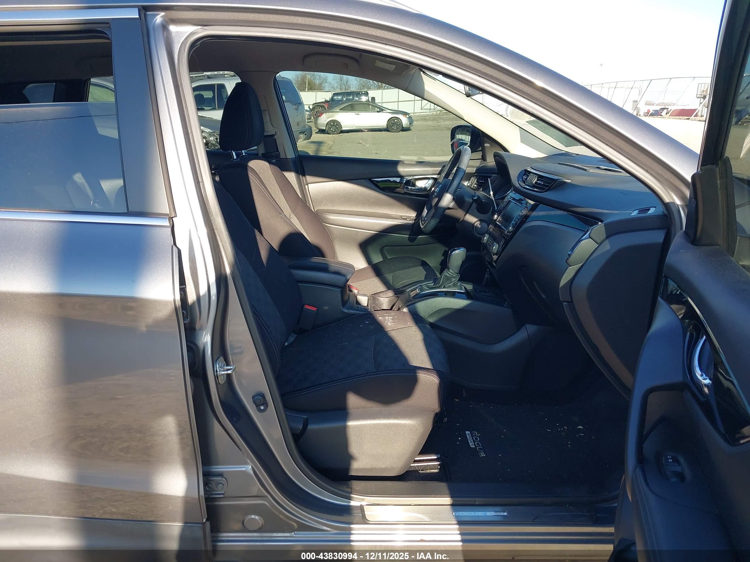 NISSAN ROGUE image 5