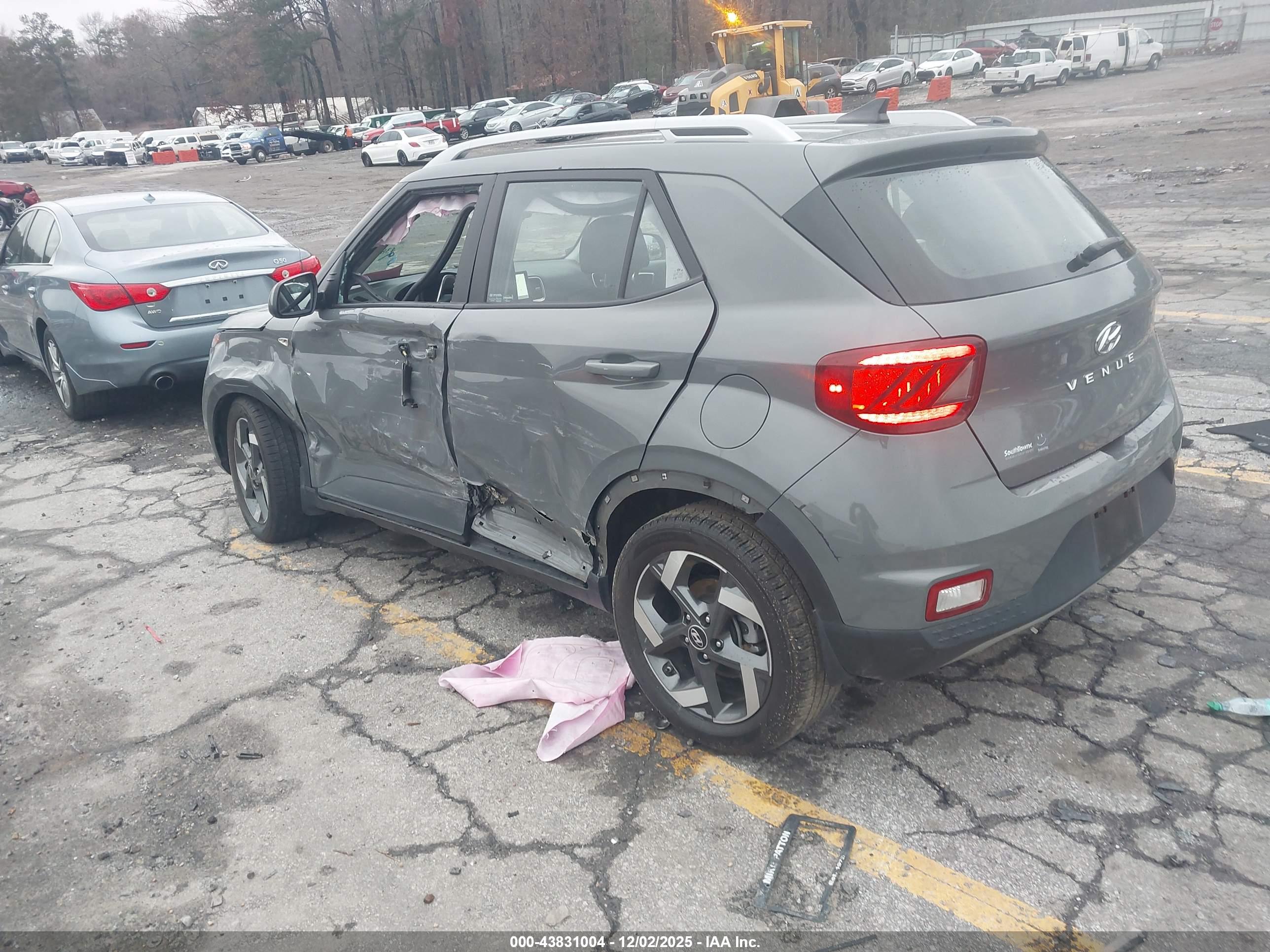 HYUNDAI VENUE image 3
