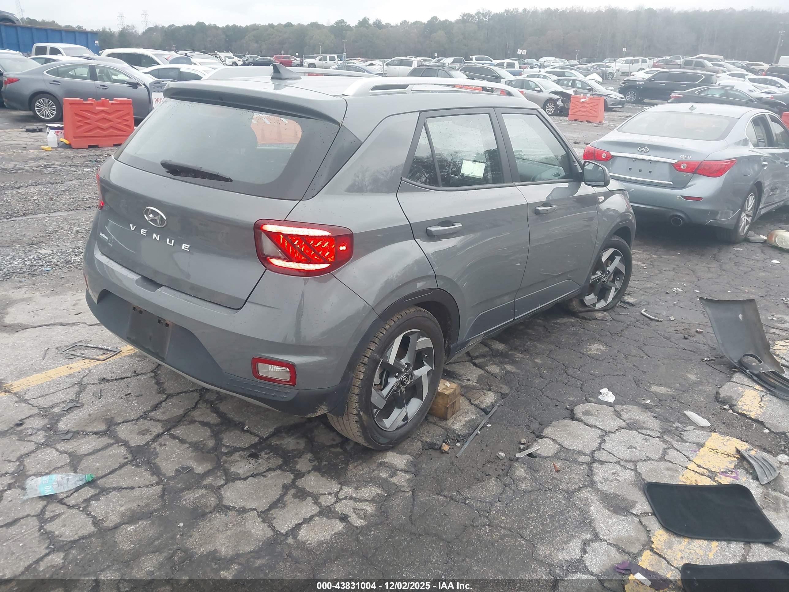 HYUNDAI VENUE image 4
