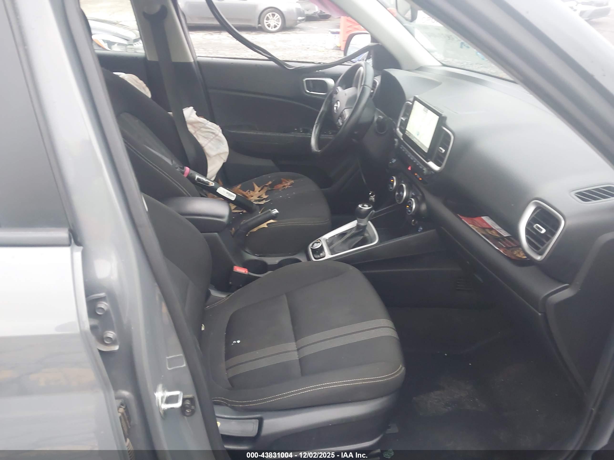 HYUNDAI VENUE image 5