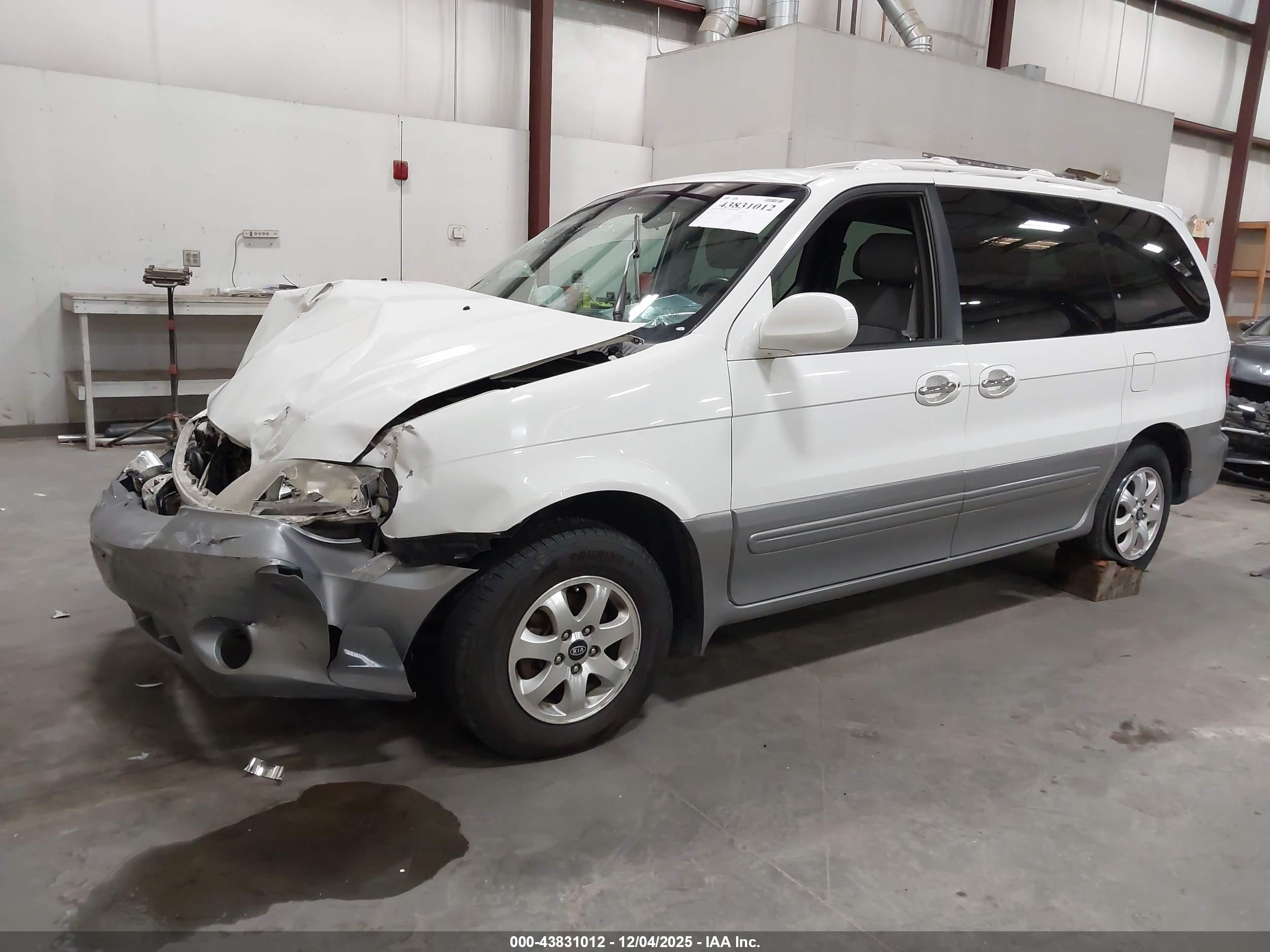 KIA SEDONA image 2