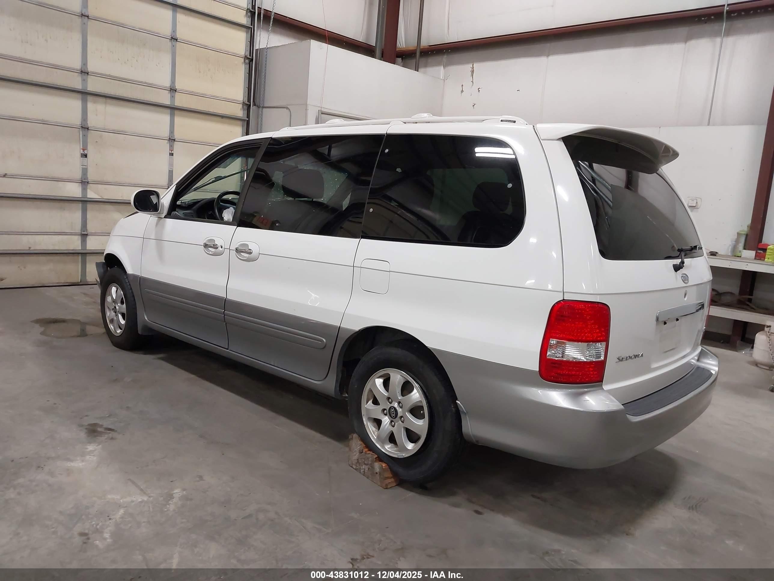 KIA SEDONA image 3