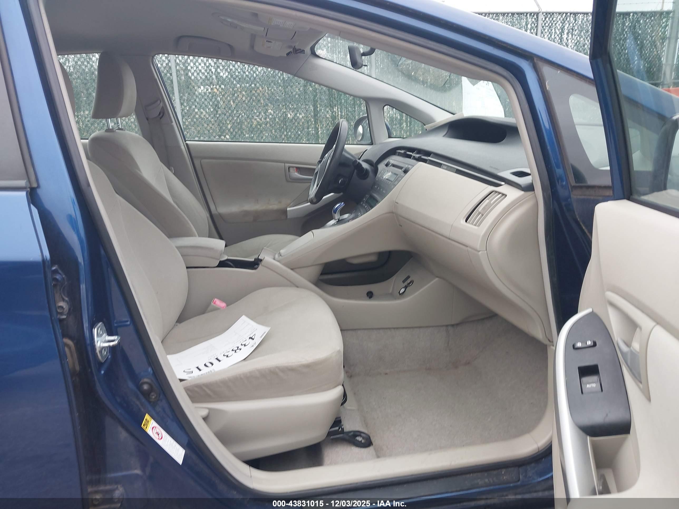 TOYOTA PRIUS image 5