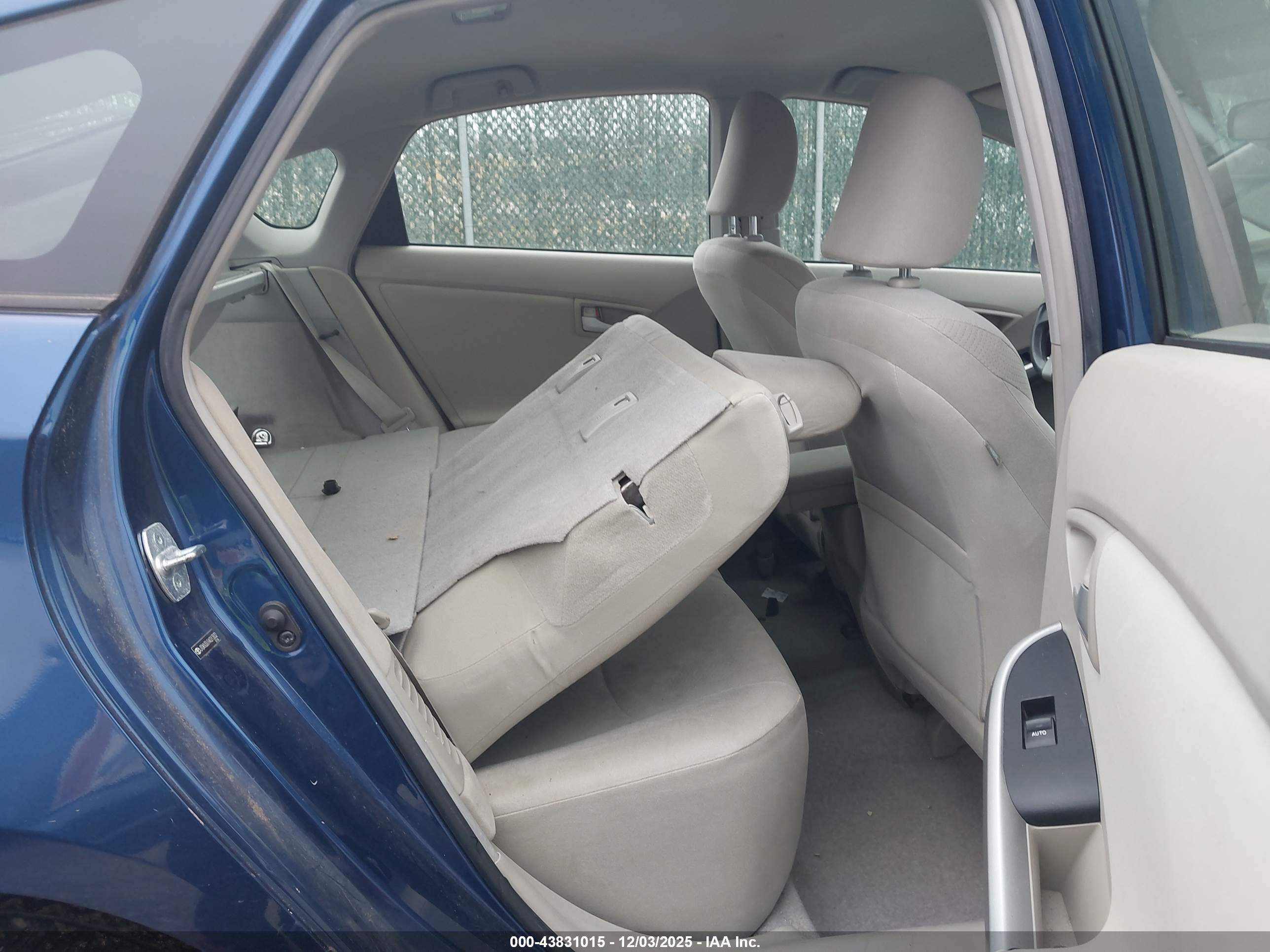 TOYOTA PRIUS image 8