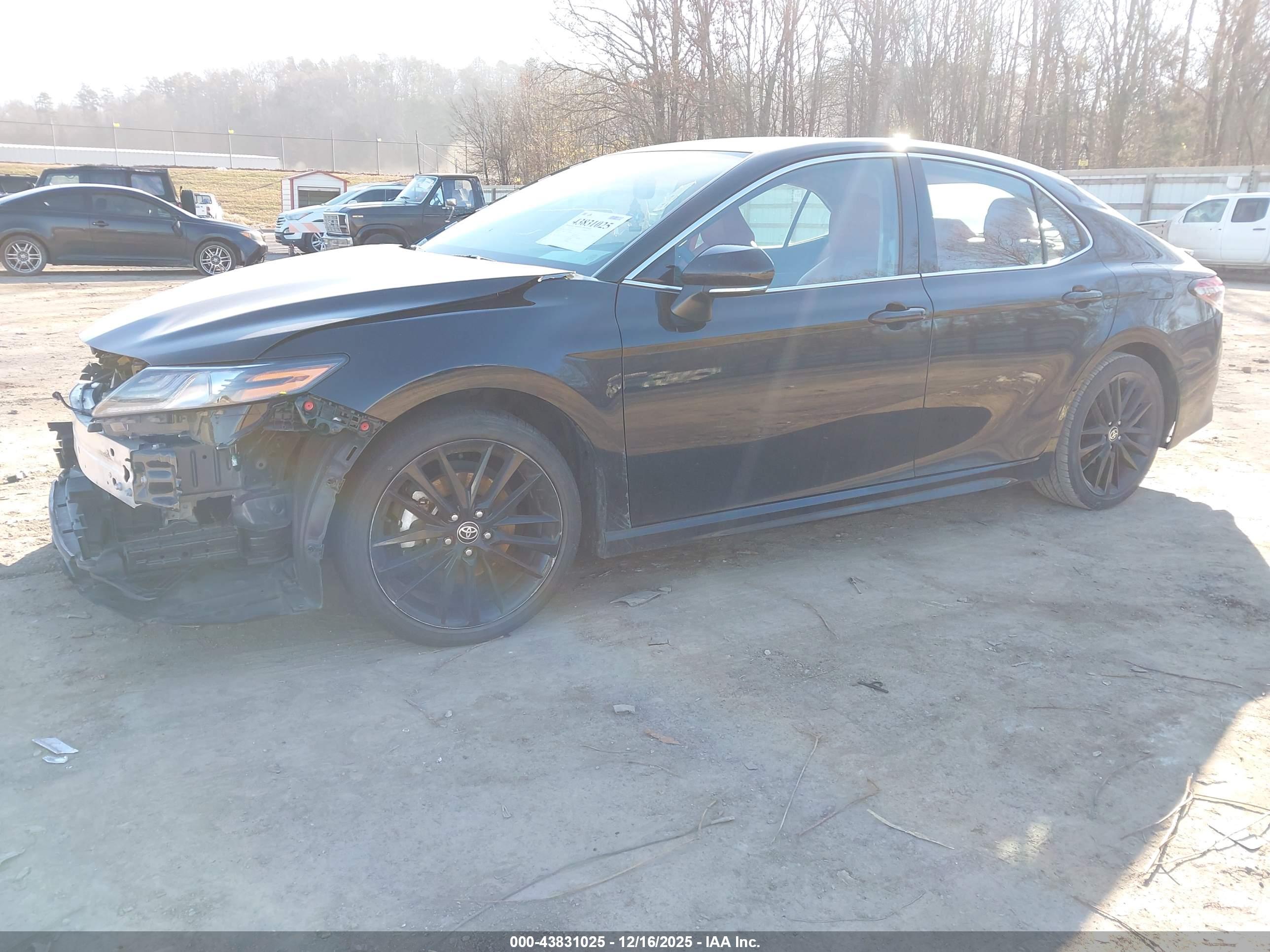 TOYOTA CAMRY image 2