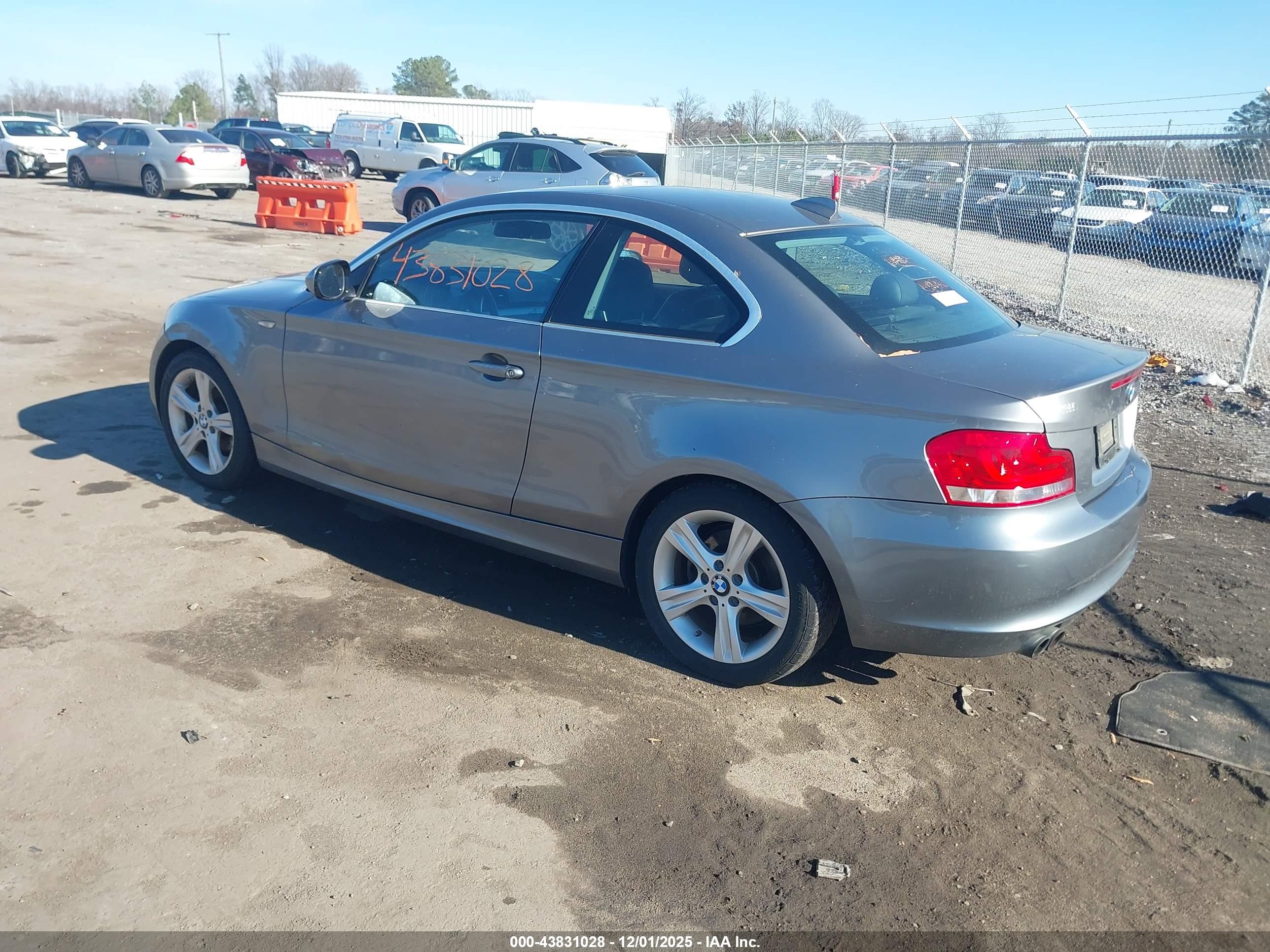 BMW 128I image 3