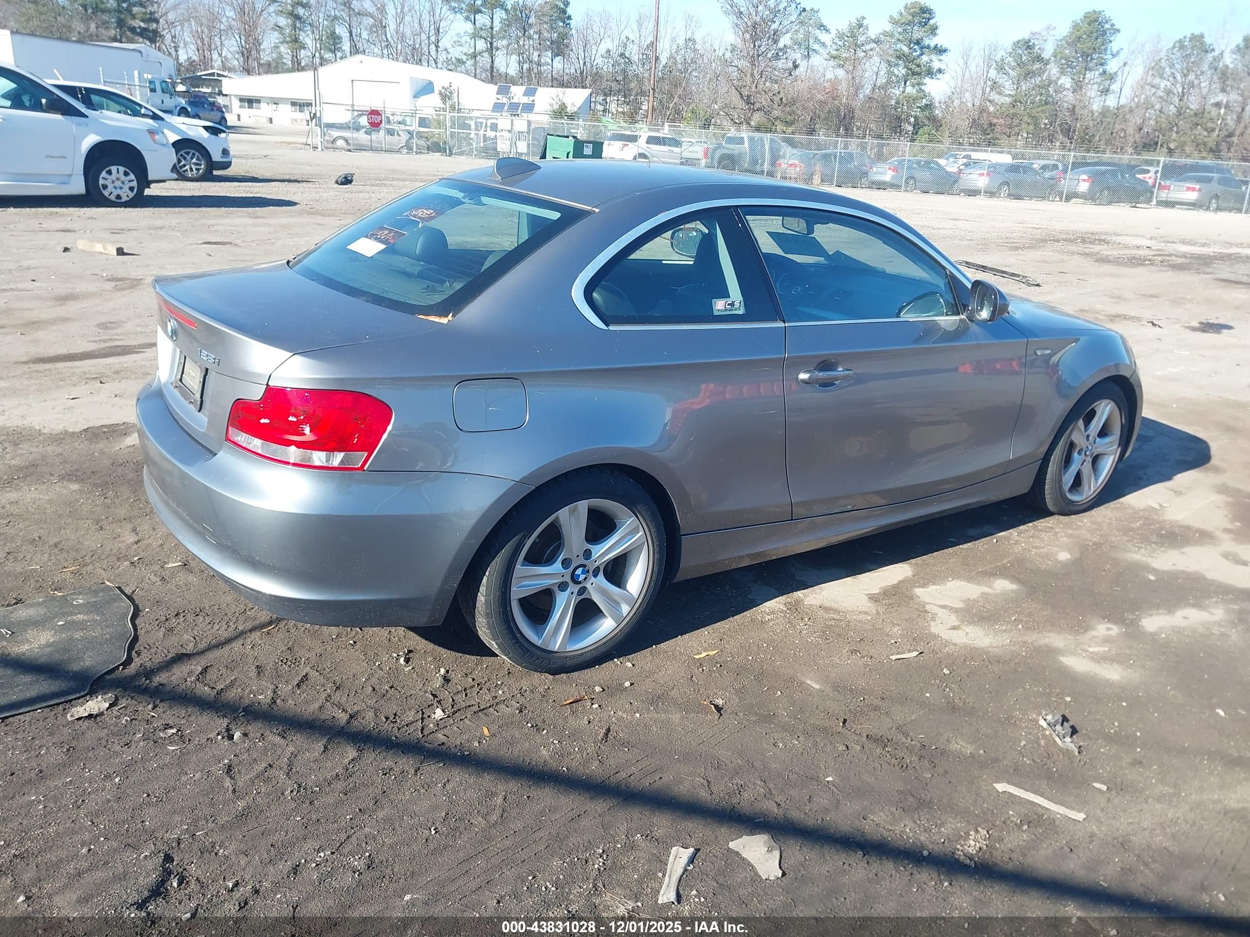 BMW 128I image 4