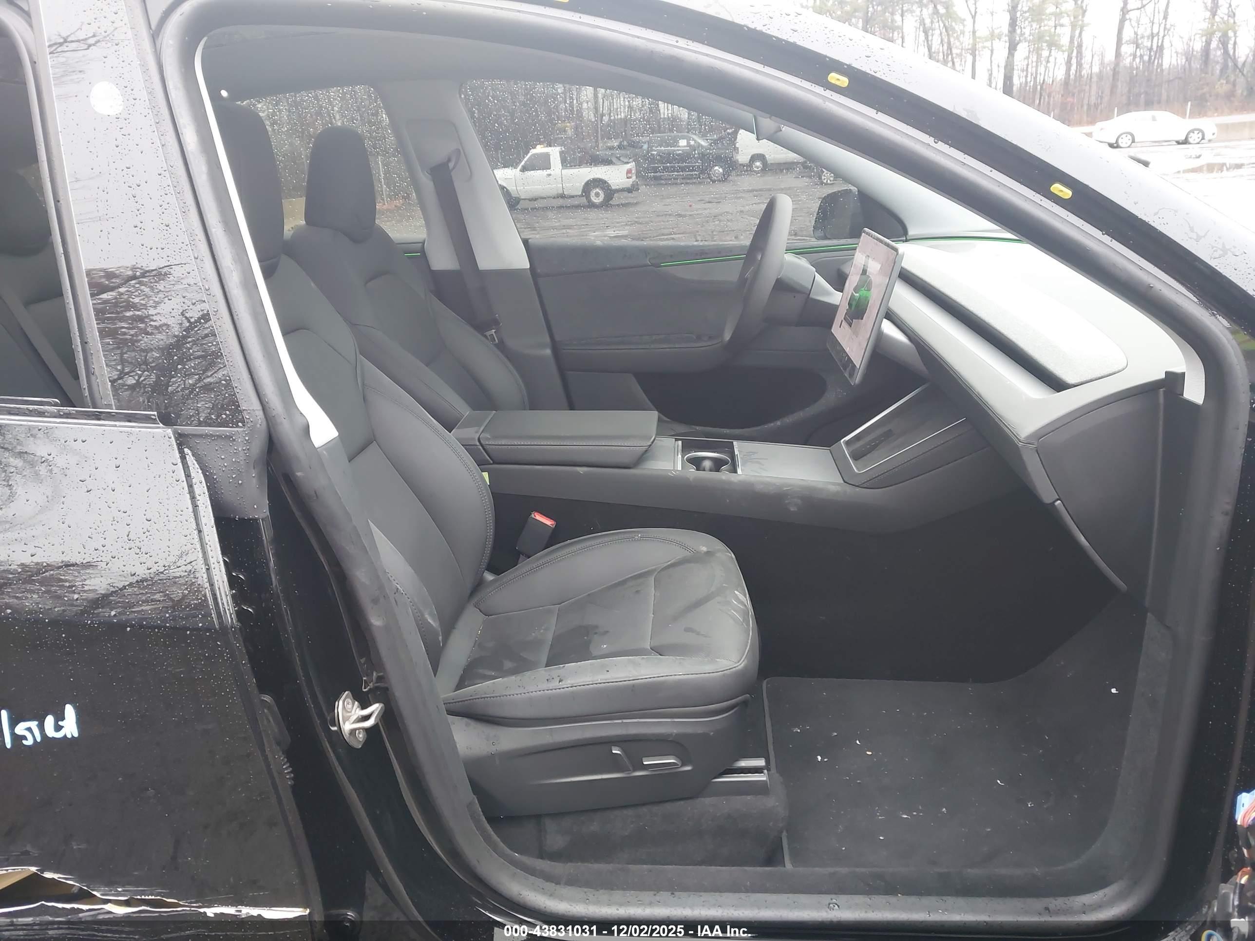TESLA MODEL image 5