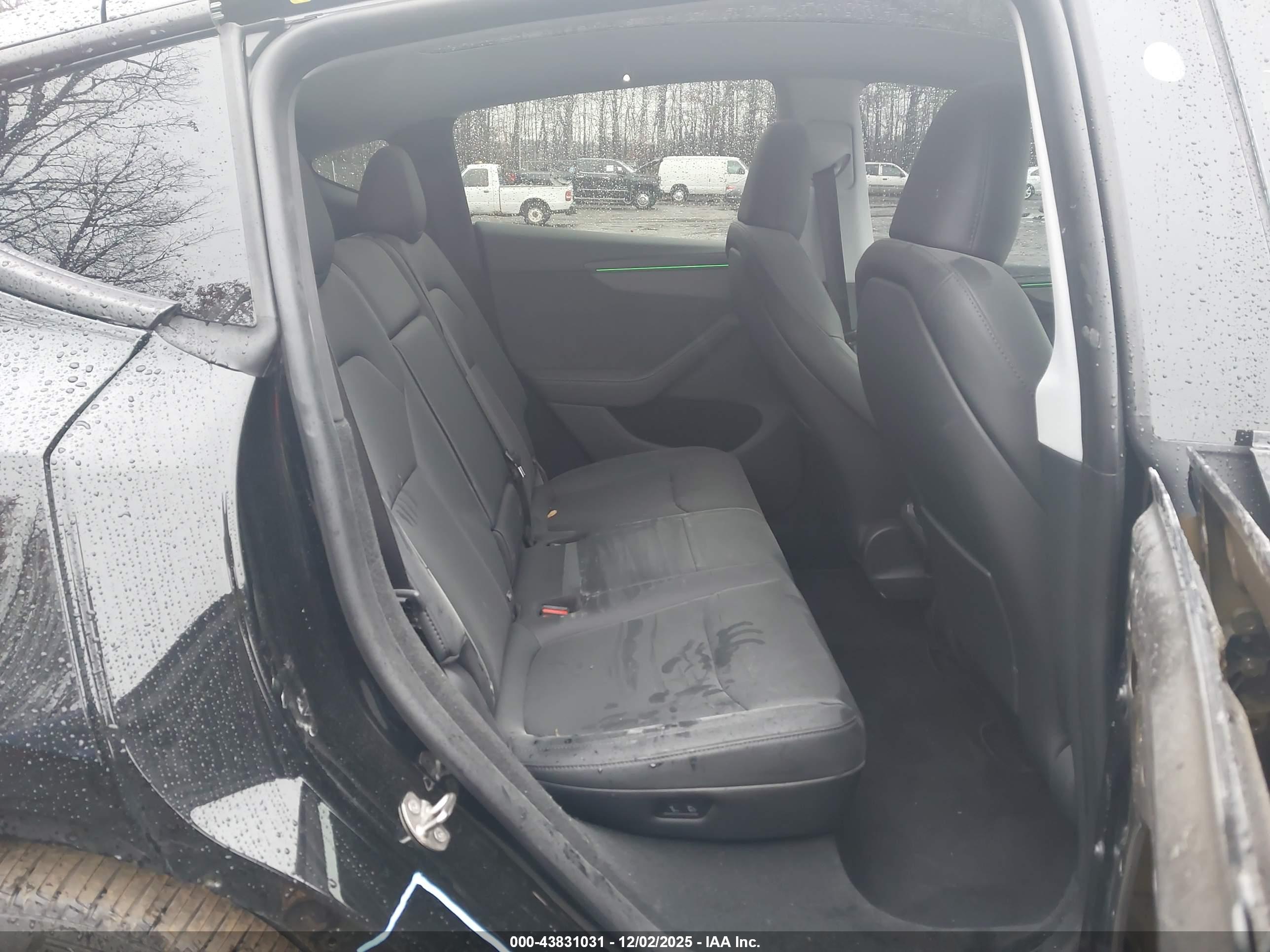 TESLA MODEL image 8
