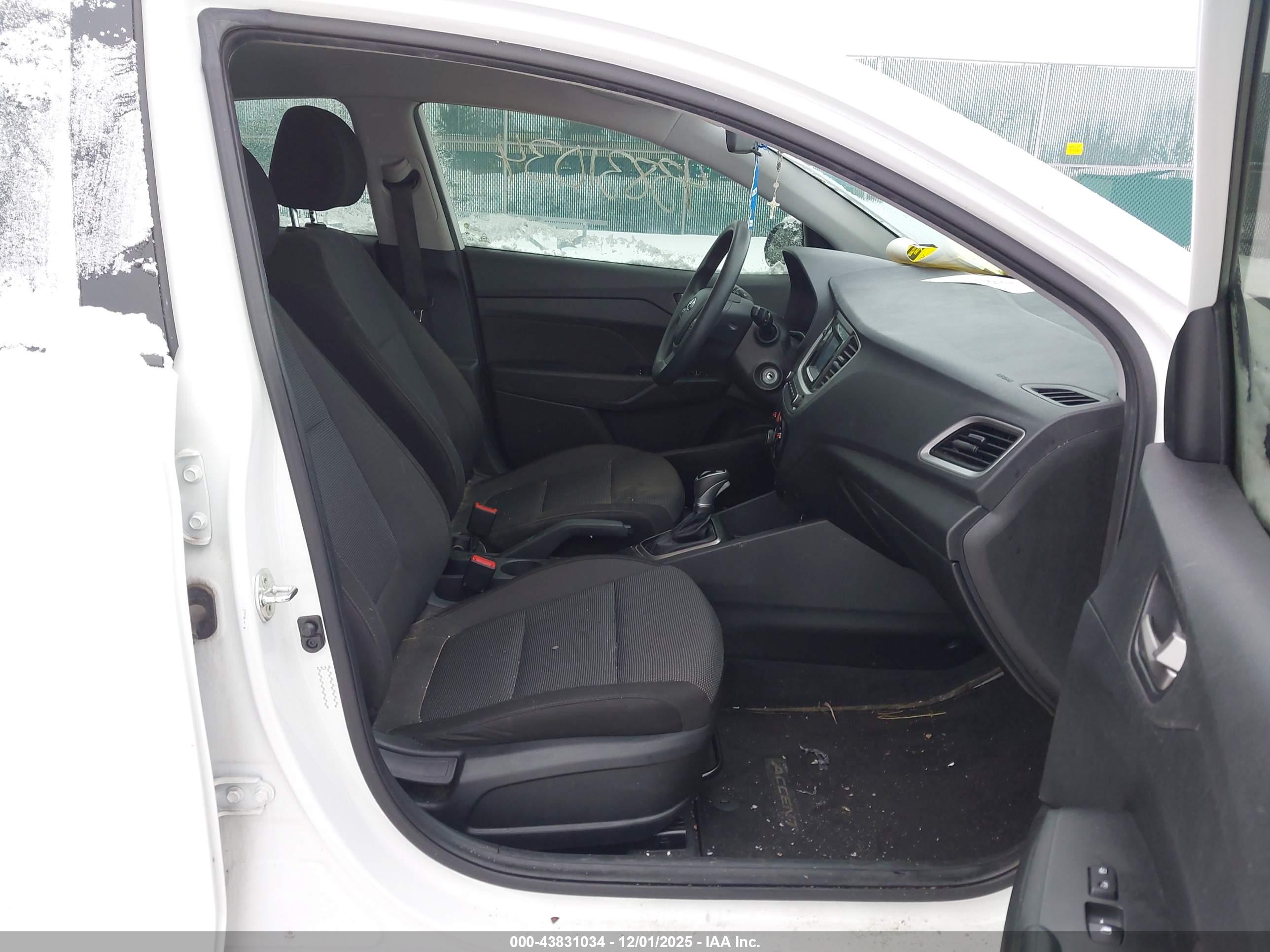 HYUNDAI ACCENT image 5
