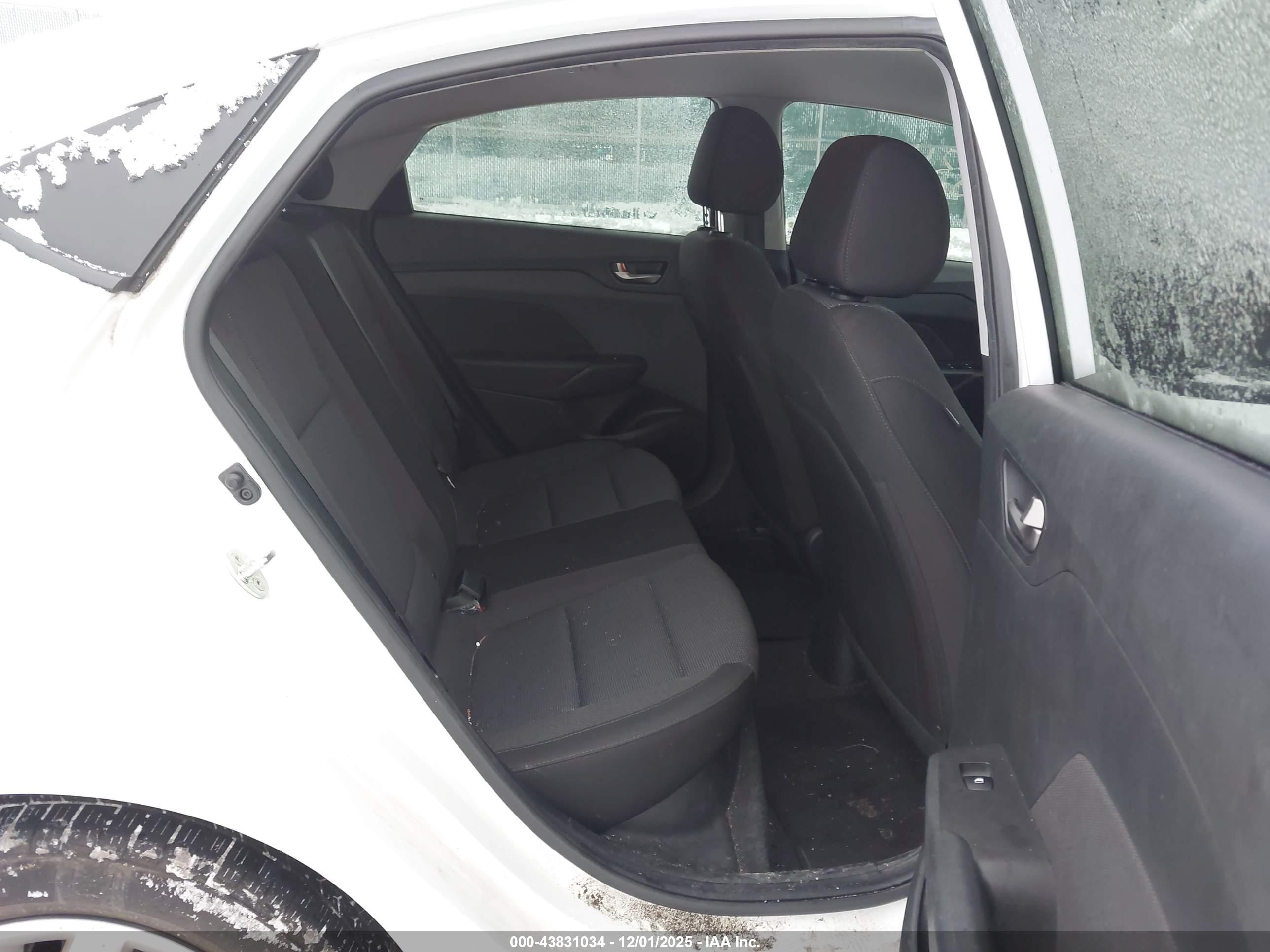 HYUNDAI ACCENT image 8