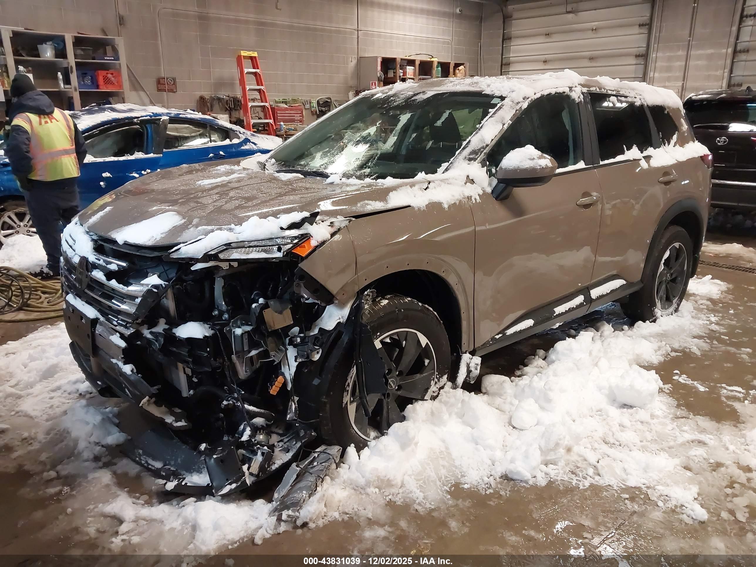 NISSAN ROGUE image 2