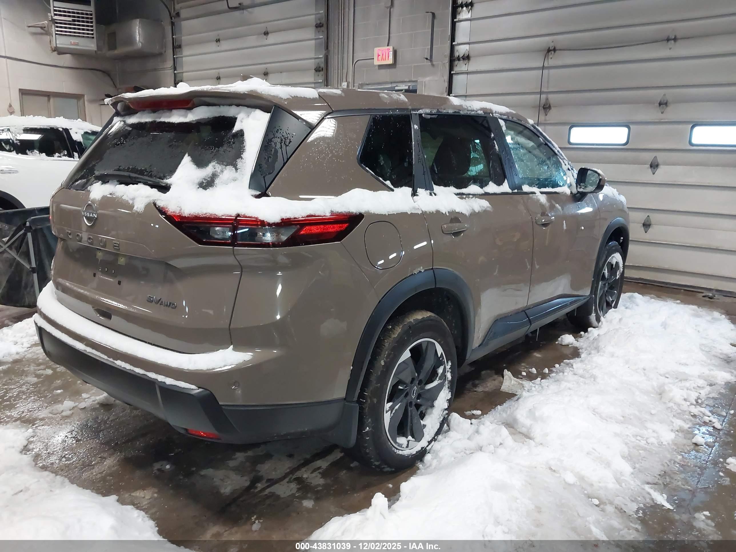 NISSAN ROGUE image 4