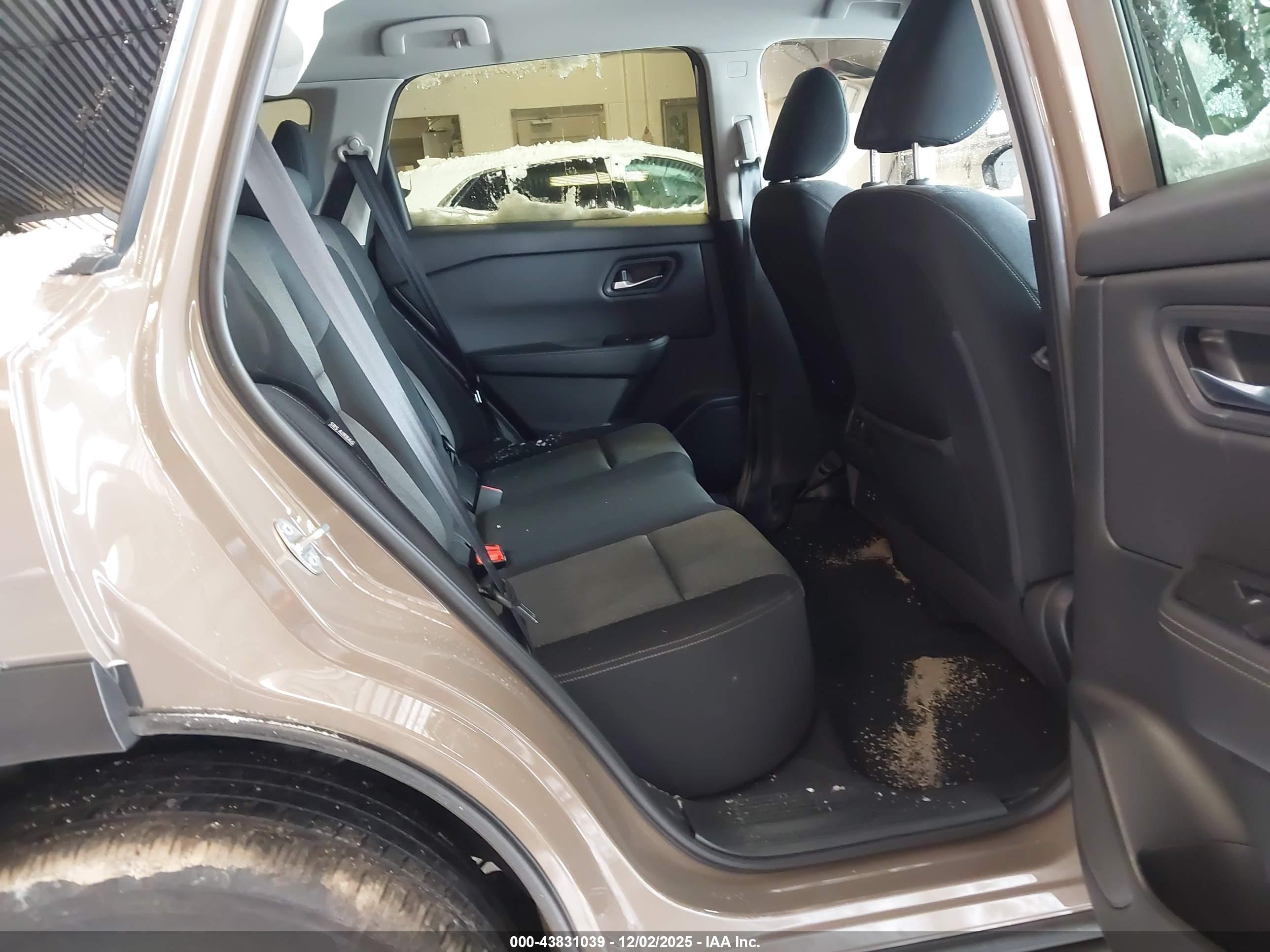 NISSAN ROGUE image 8