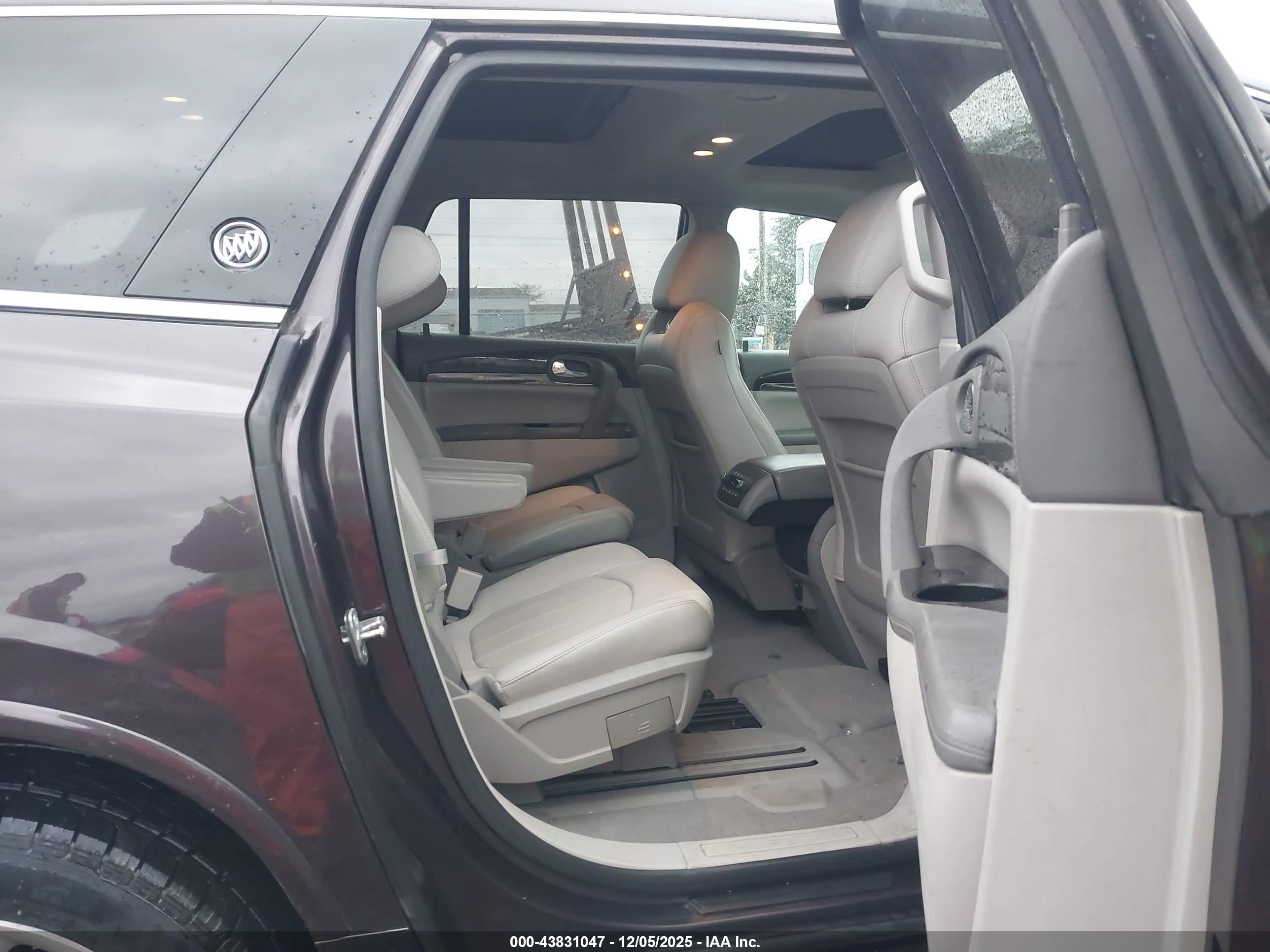 BUICK ENCLAVE image 8