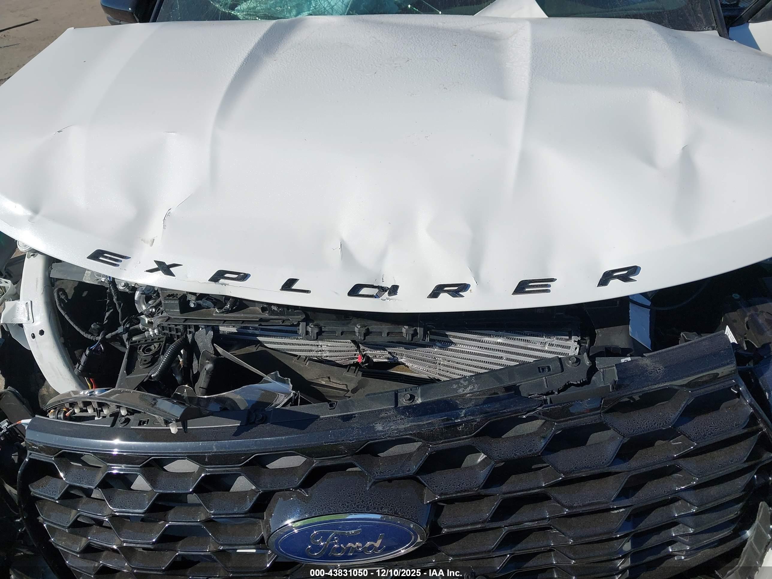 FORD EXPLORER image 10
