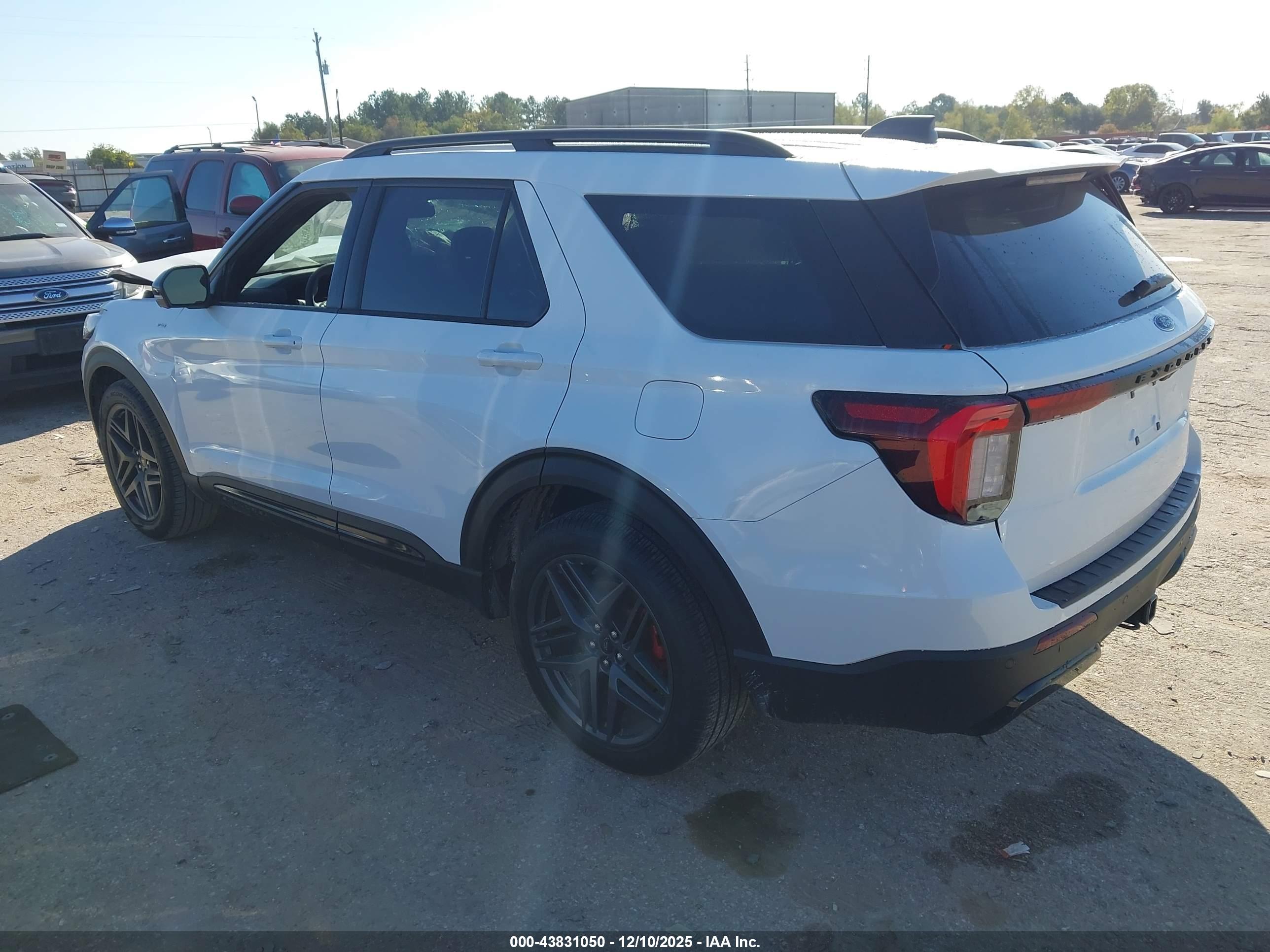 FORD EXPLORER image 3