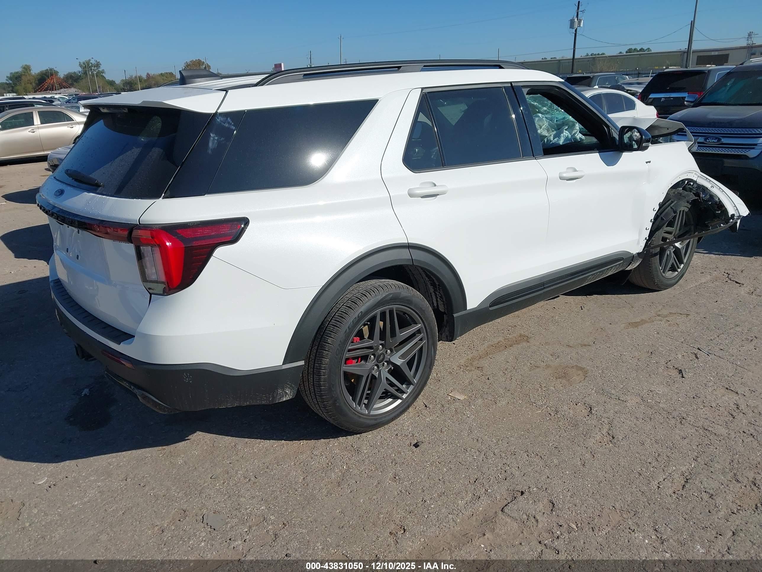 FORD EXPLORER image 4