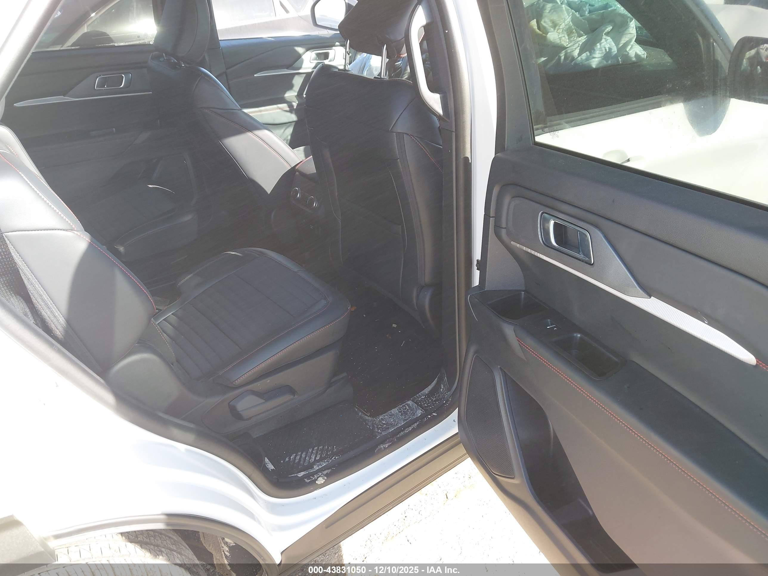 FORD EXPLORER image 8