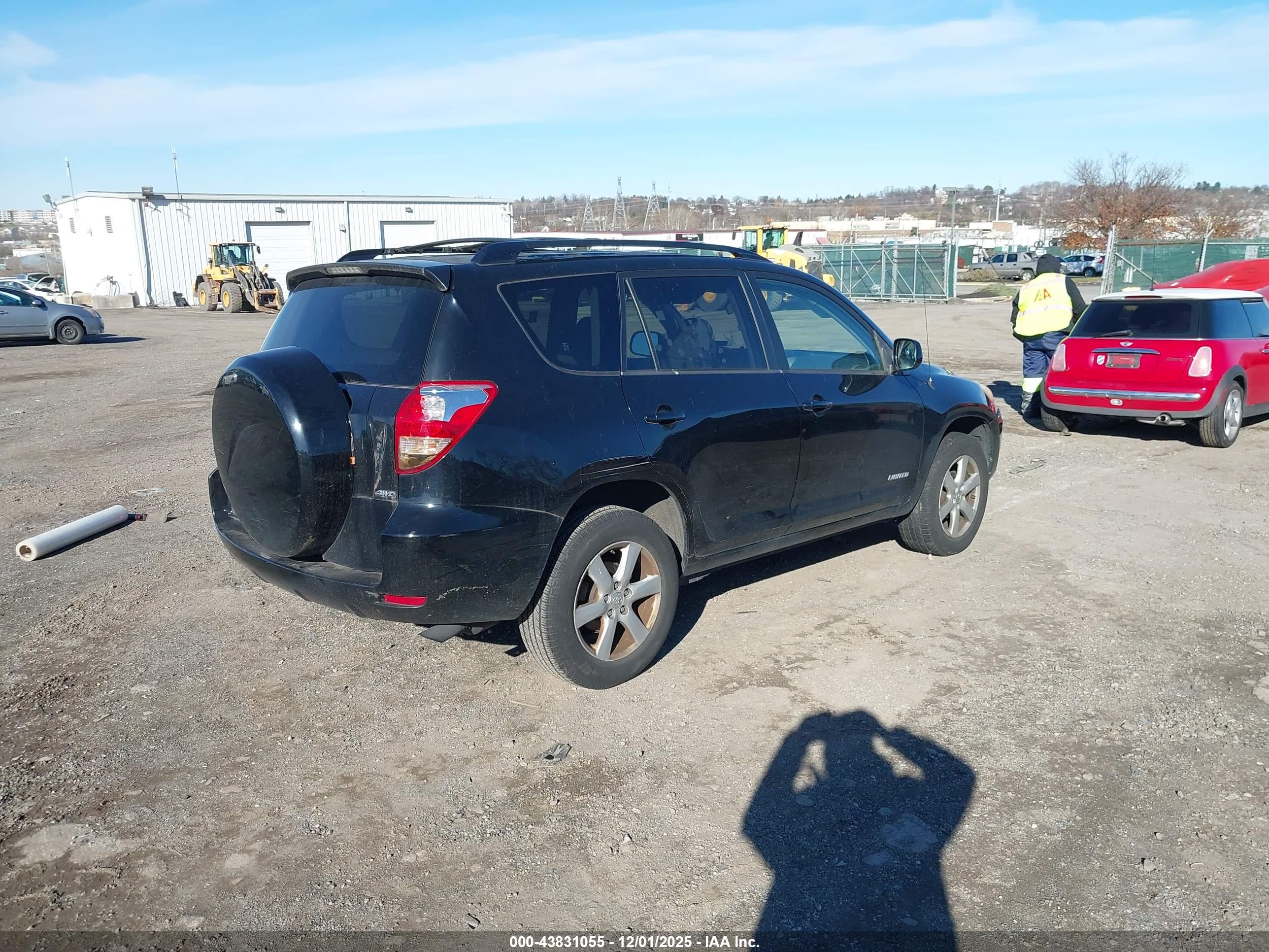 TOYOTA RAV4 image 4