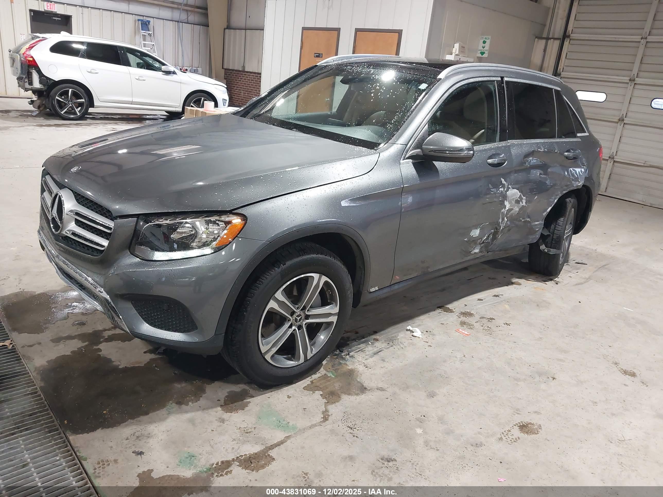 MERCEDES-BENZ GLC image 2