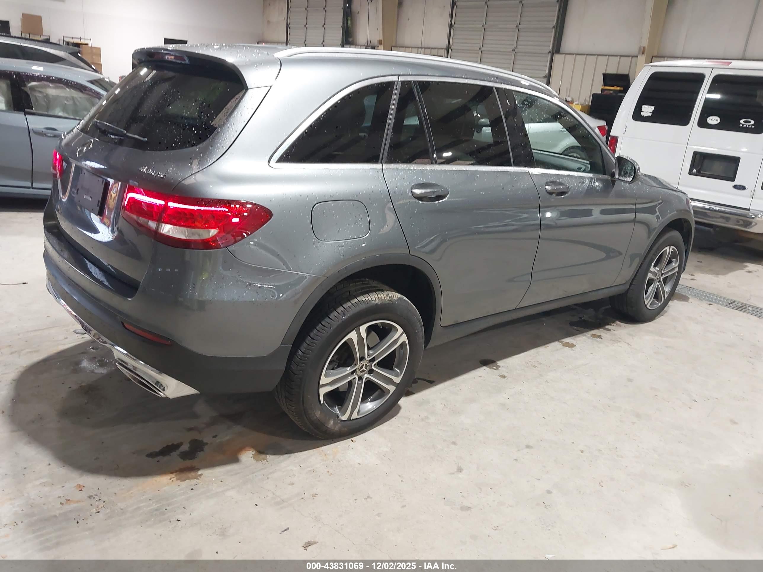 MERCEDES-BENZ GLC image 4