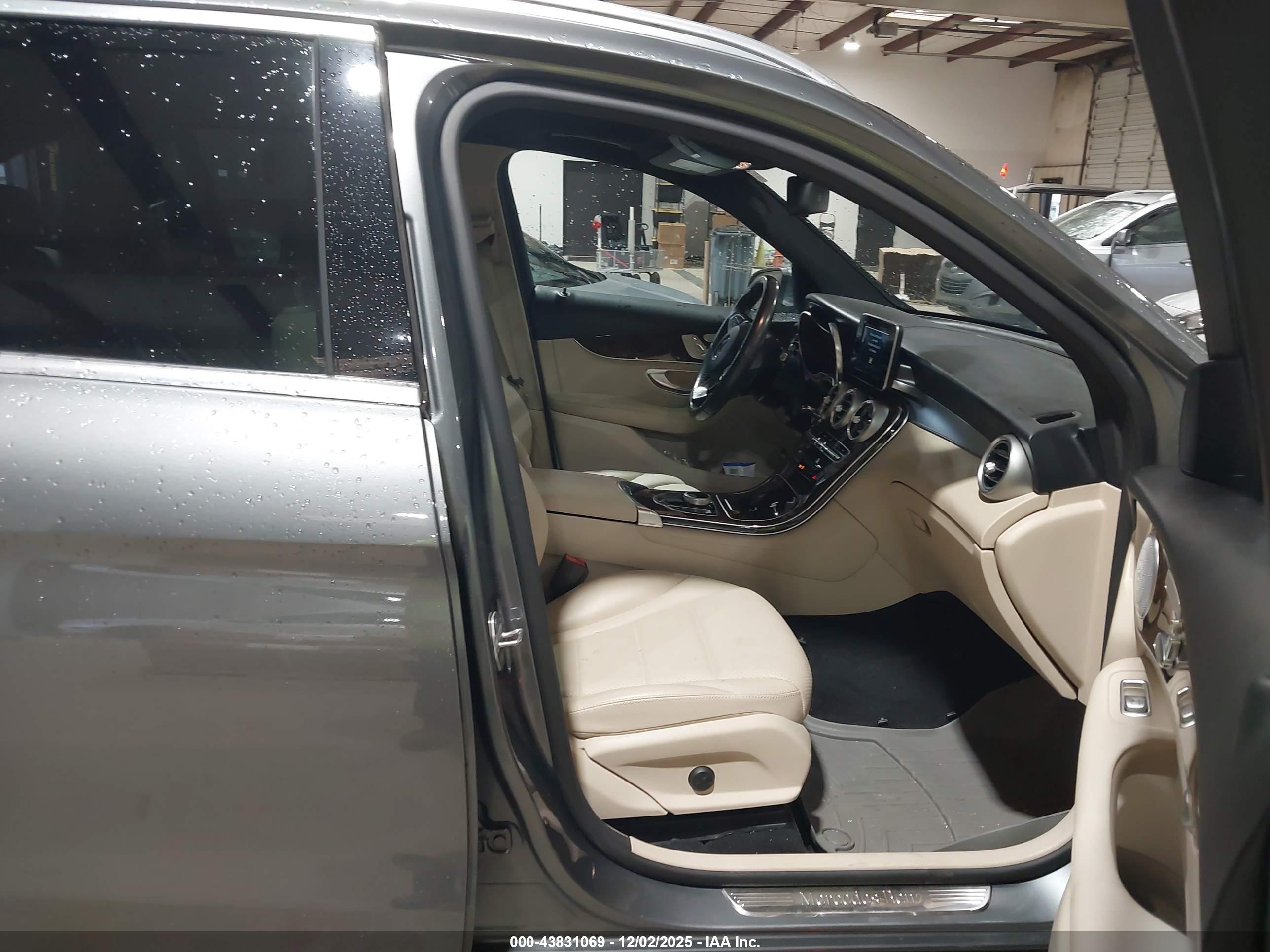 MERCEDES-BENZ GLC image 5