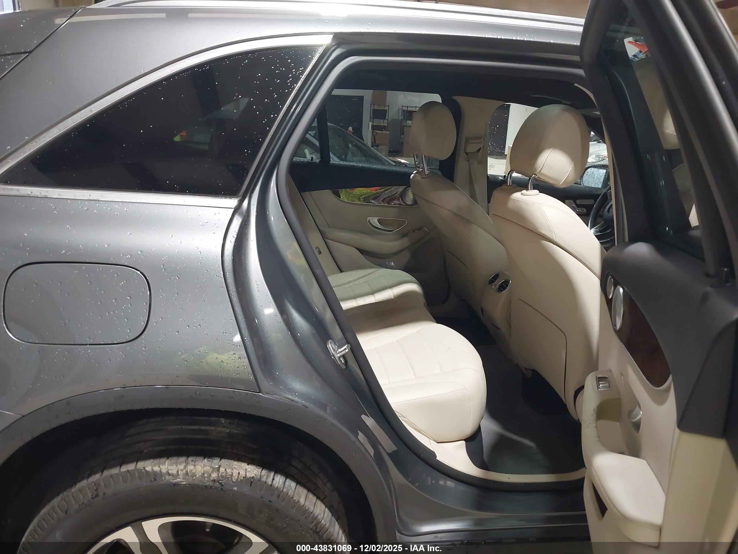 MERCEDES-BENZ GLC image 8