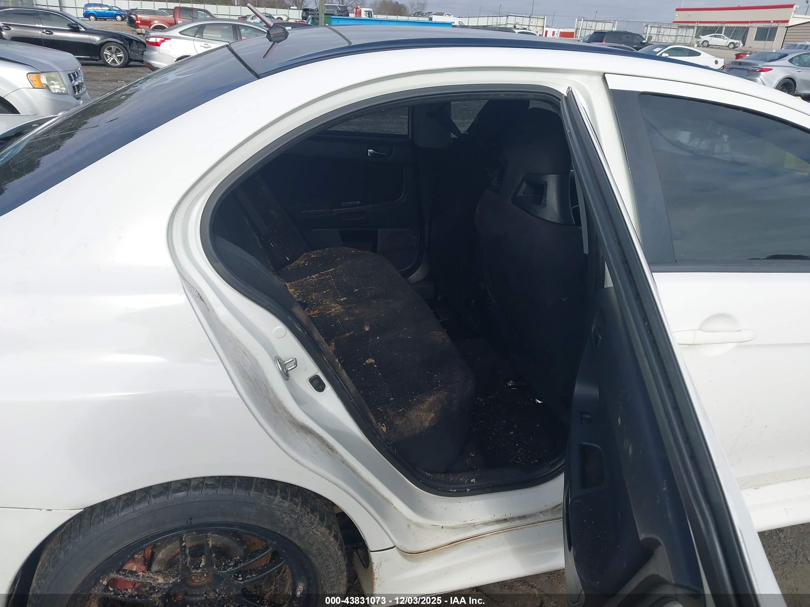 MITSUBISHI LANCER image 8