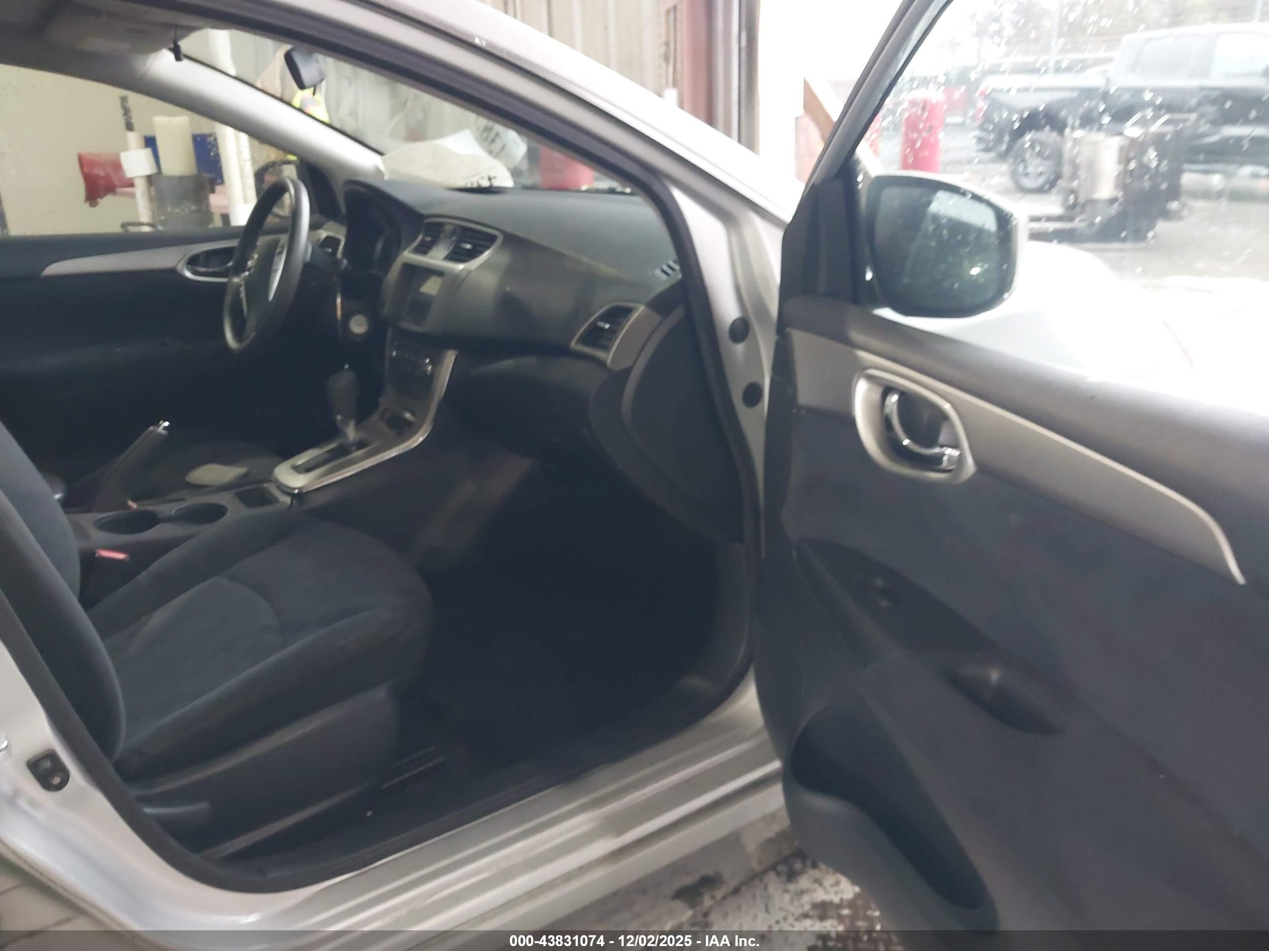 NISSAN SENTRA image 5