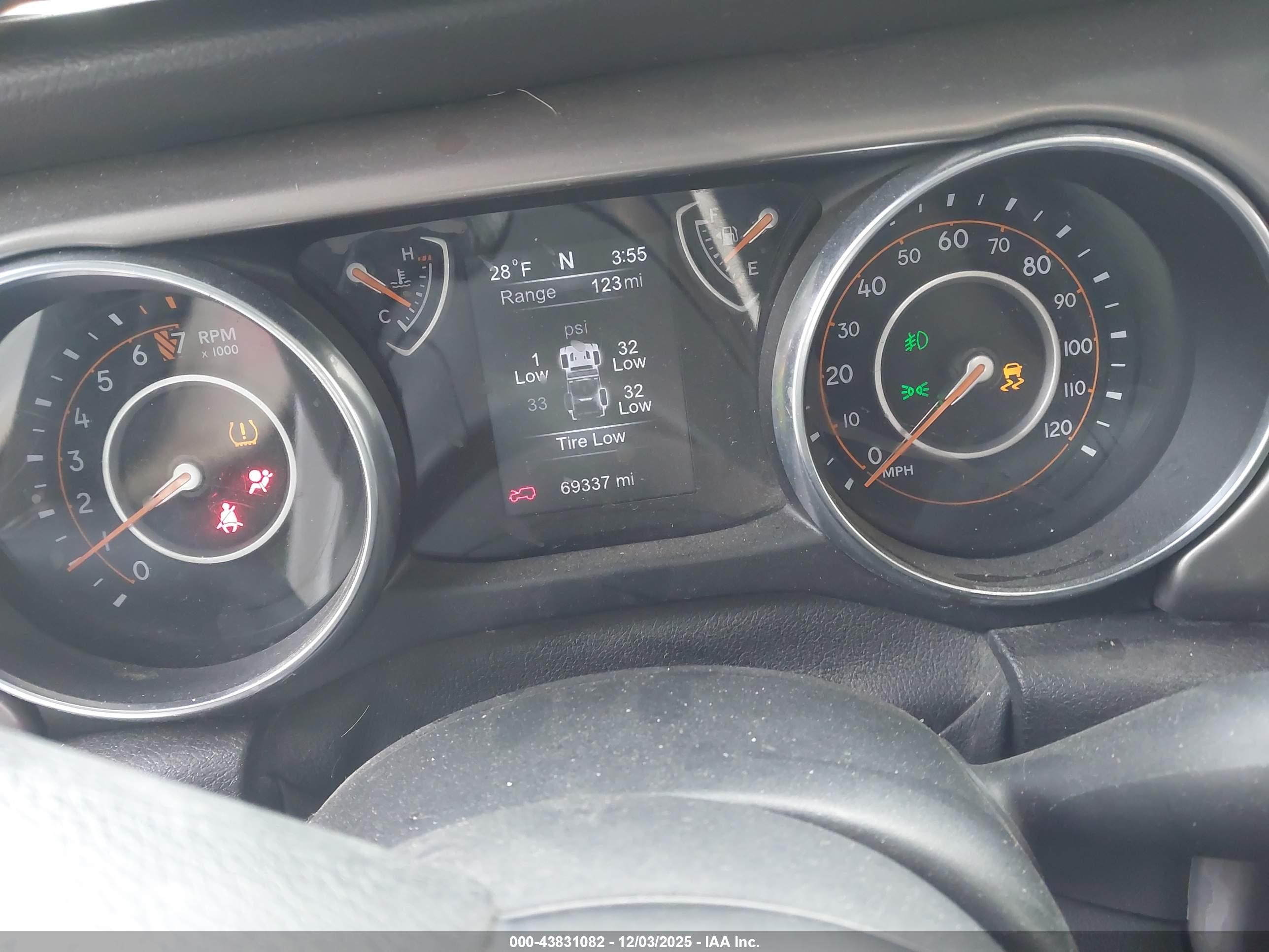 JEEP WRANGLER image 7