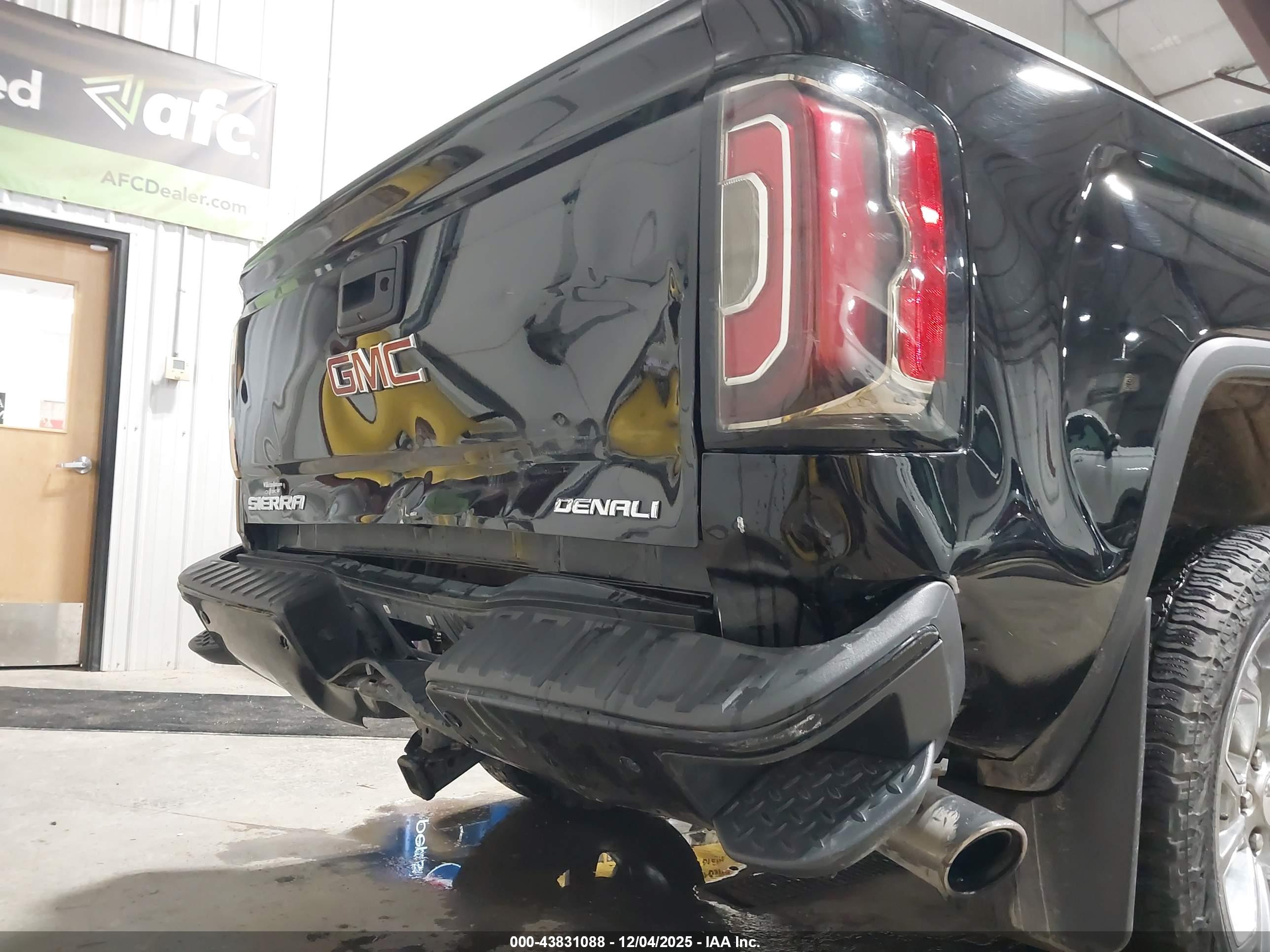 GMC SIERRA image 6