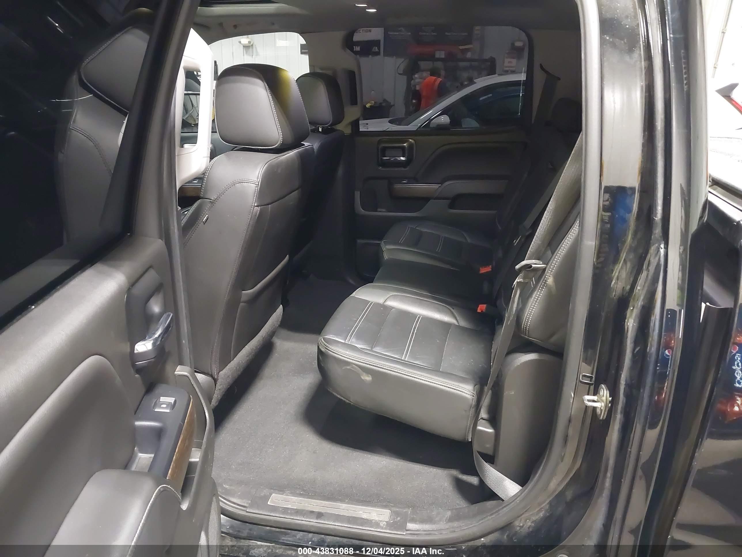 GMC SIERRA image 8