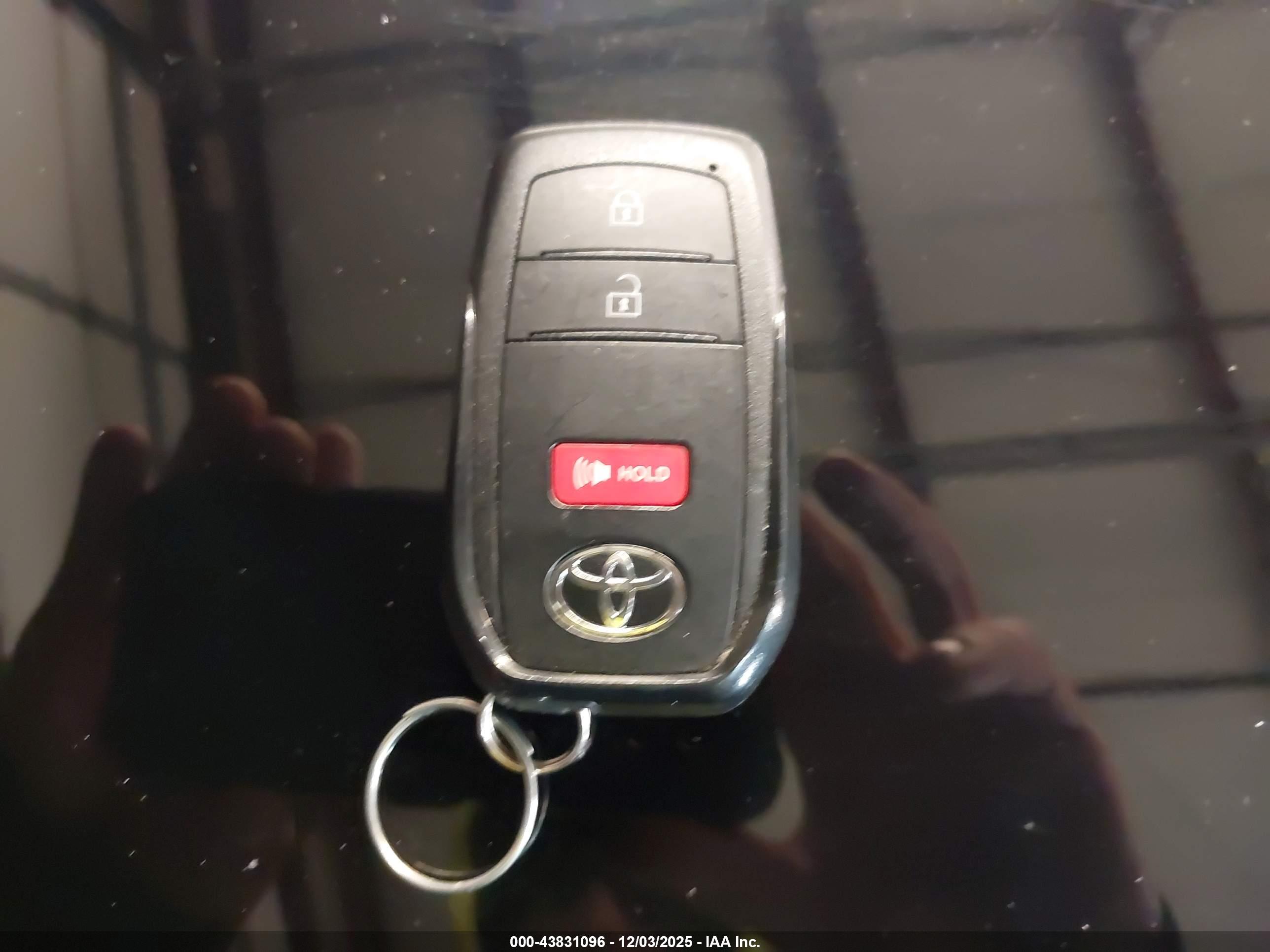 TOYOTA PRIUS image 11