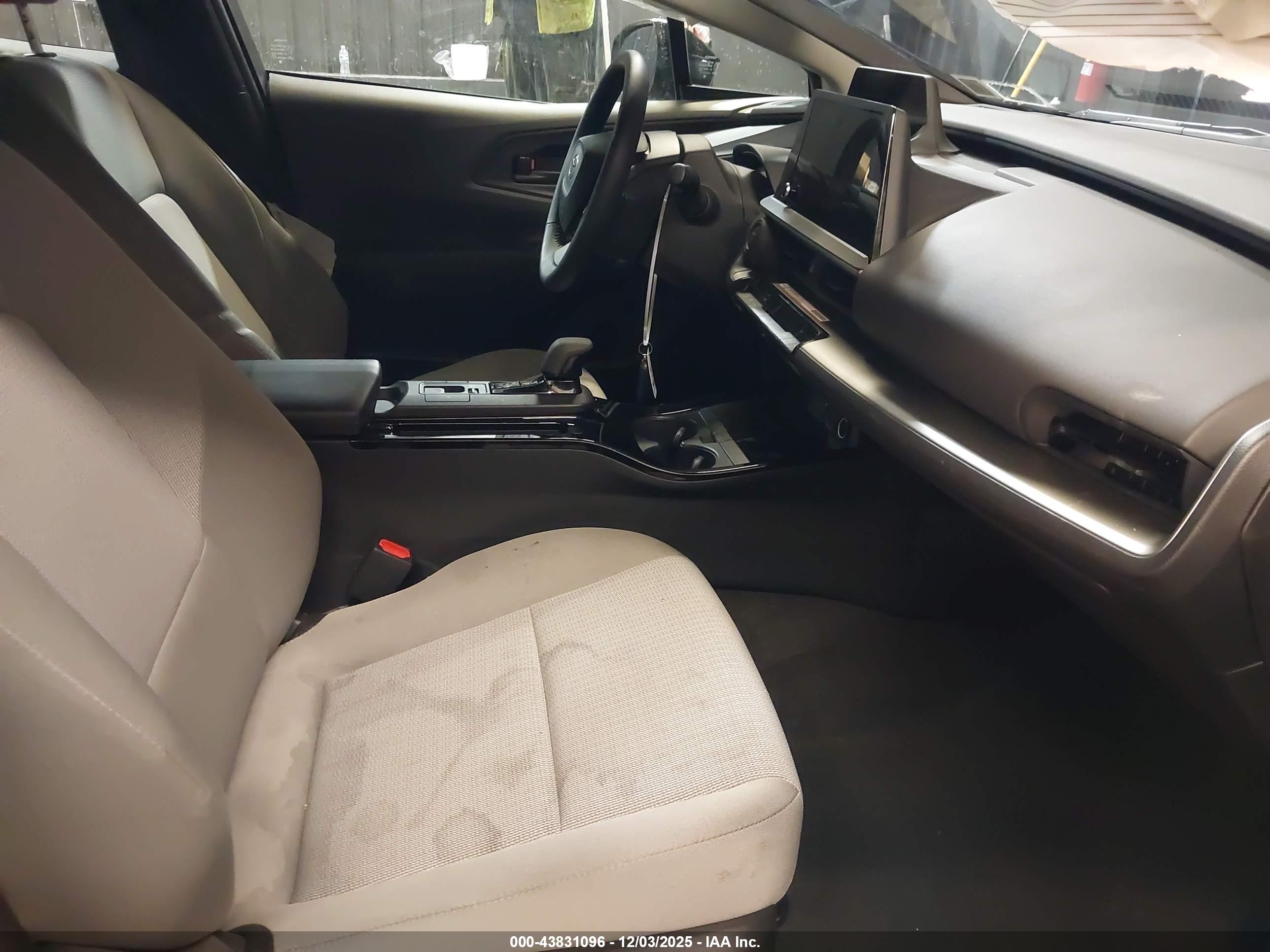 TOYOTA PRIUS image 5