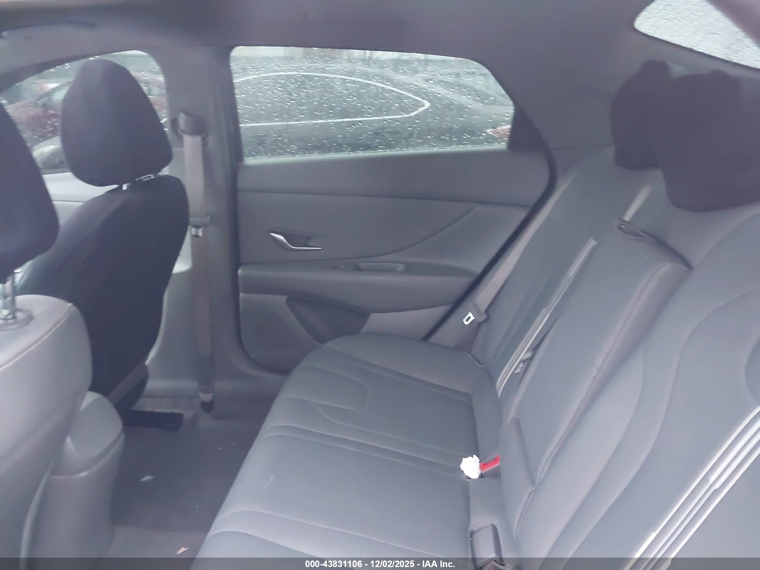 HYUNDAI ELANTRA image 8