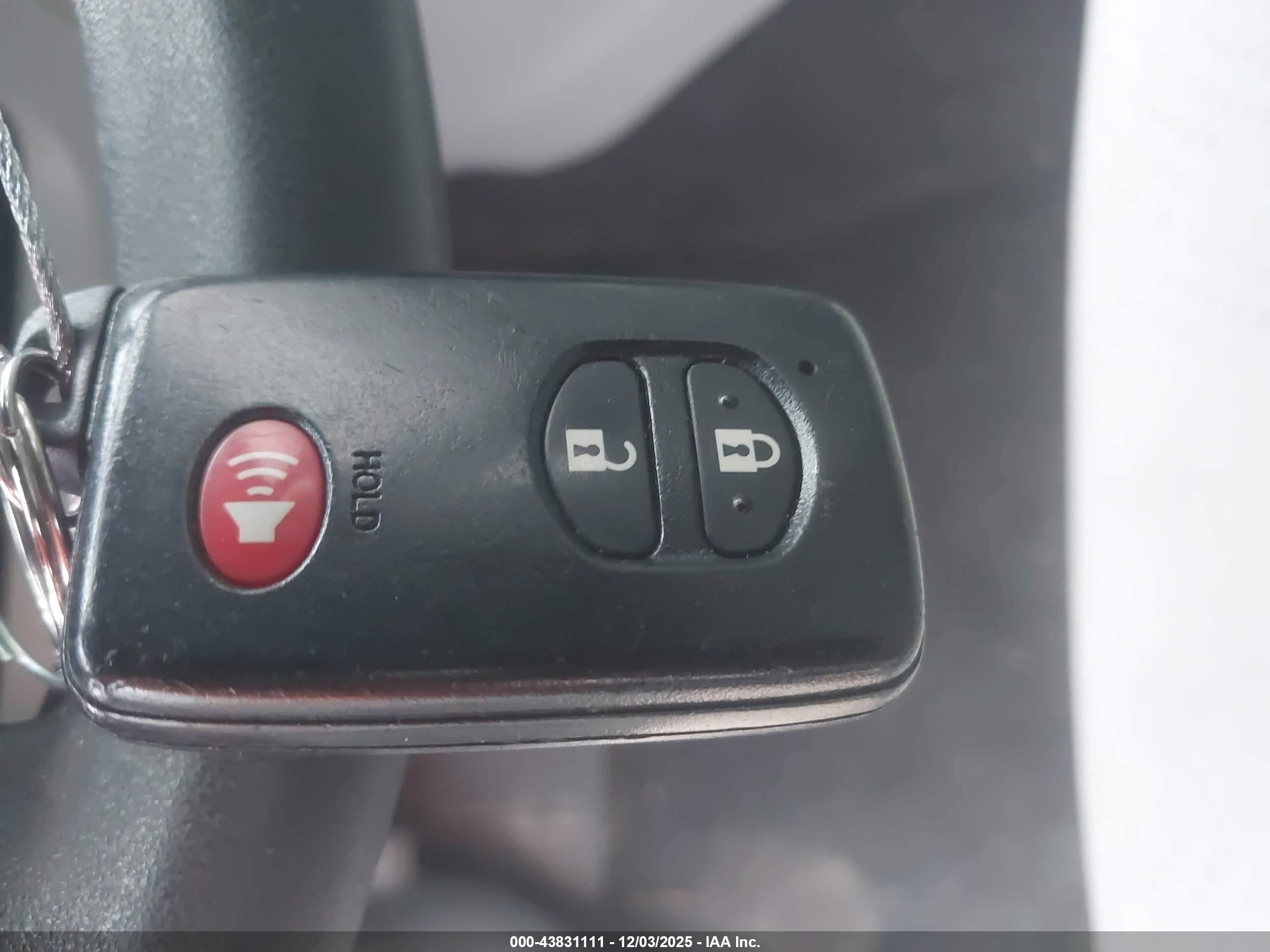 TOYOTA PRIUS image 11