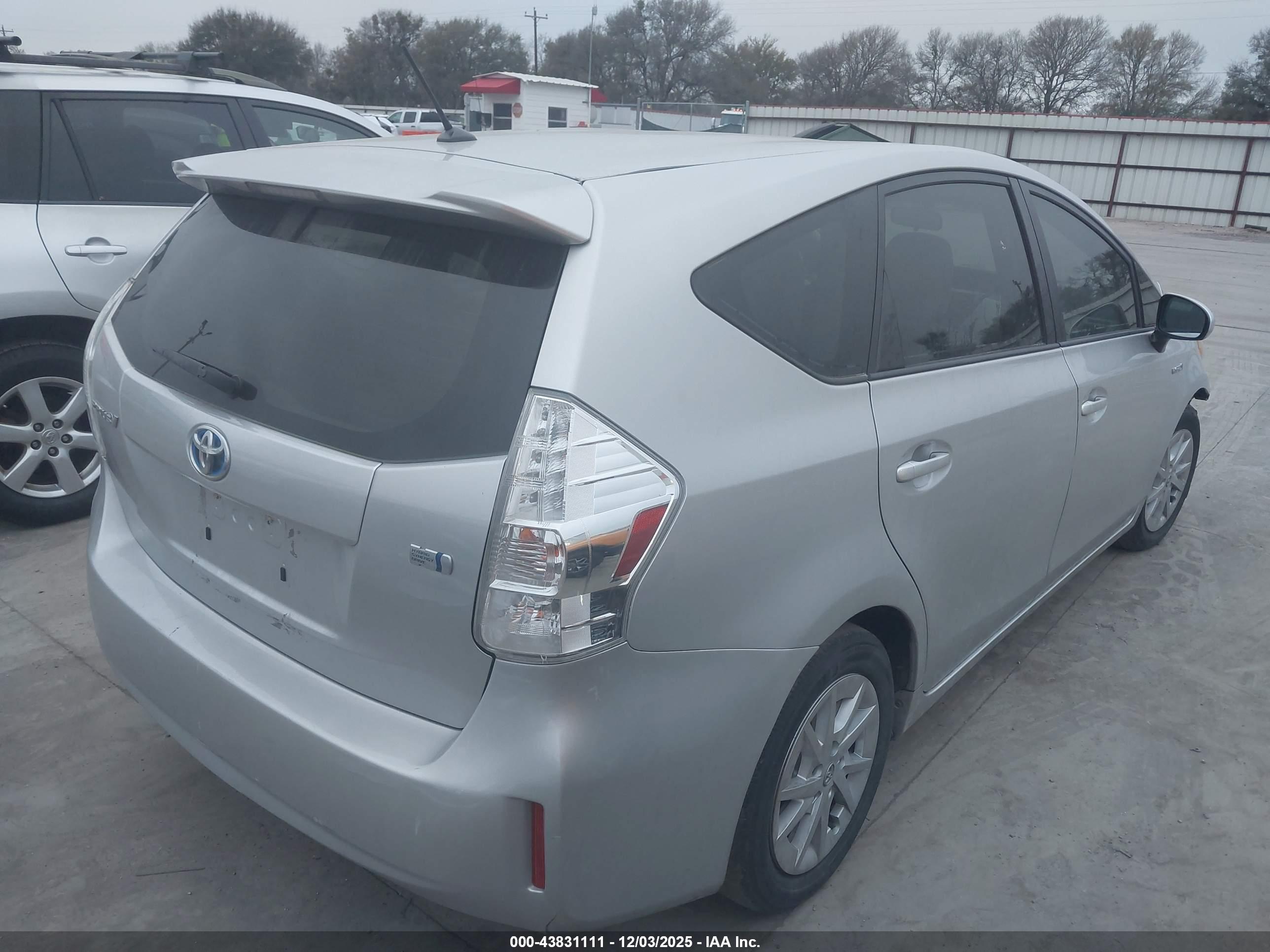 TOYOTA PRIUS image 4