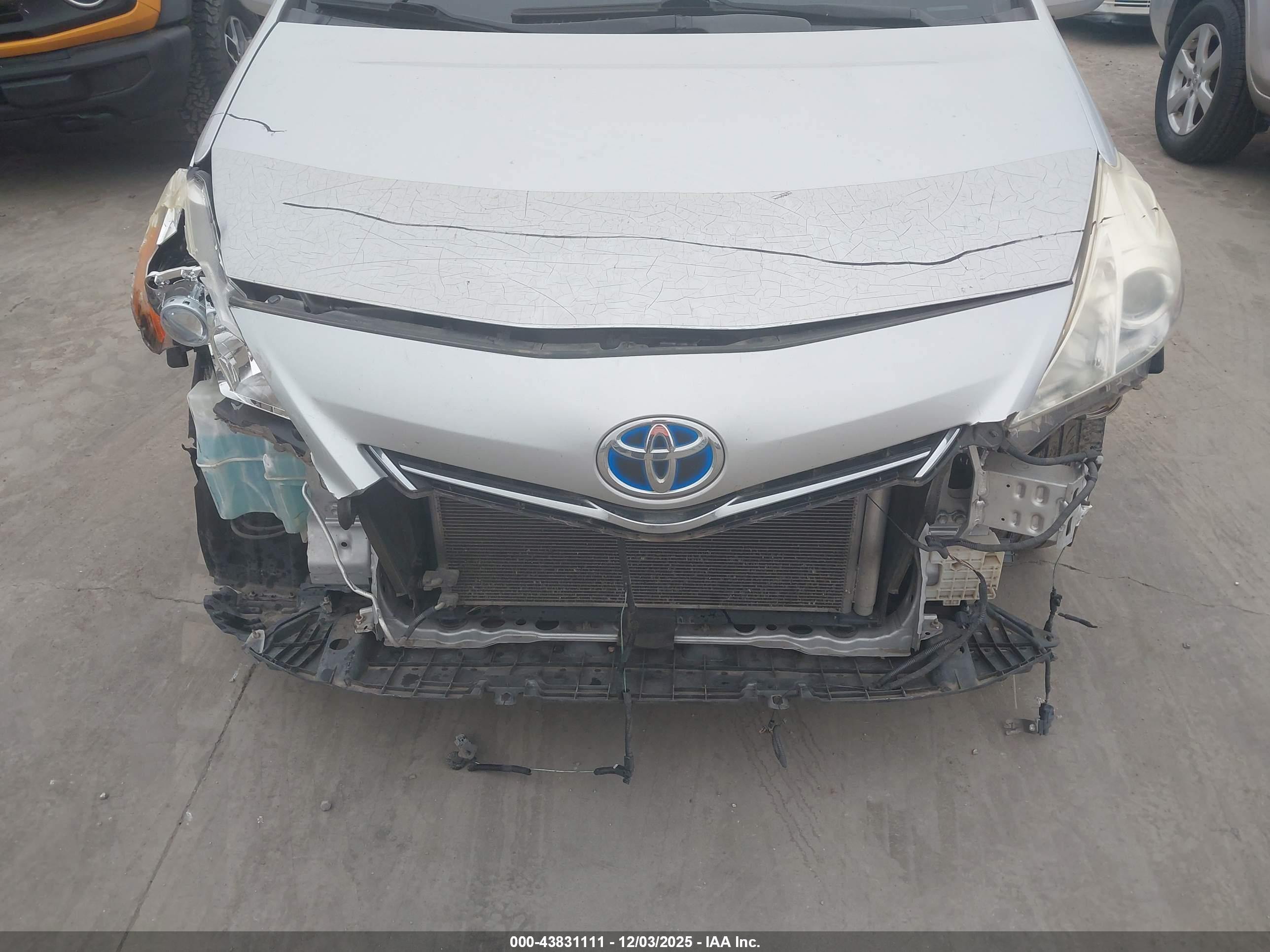 TOYOTA PRIUS image 6