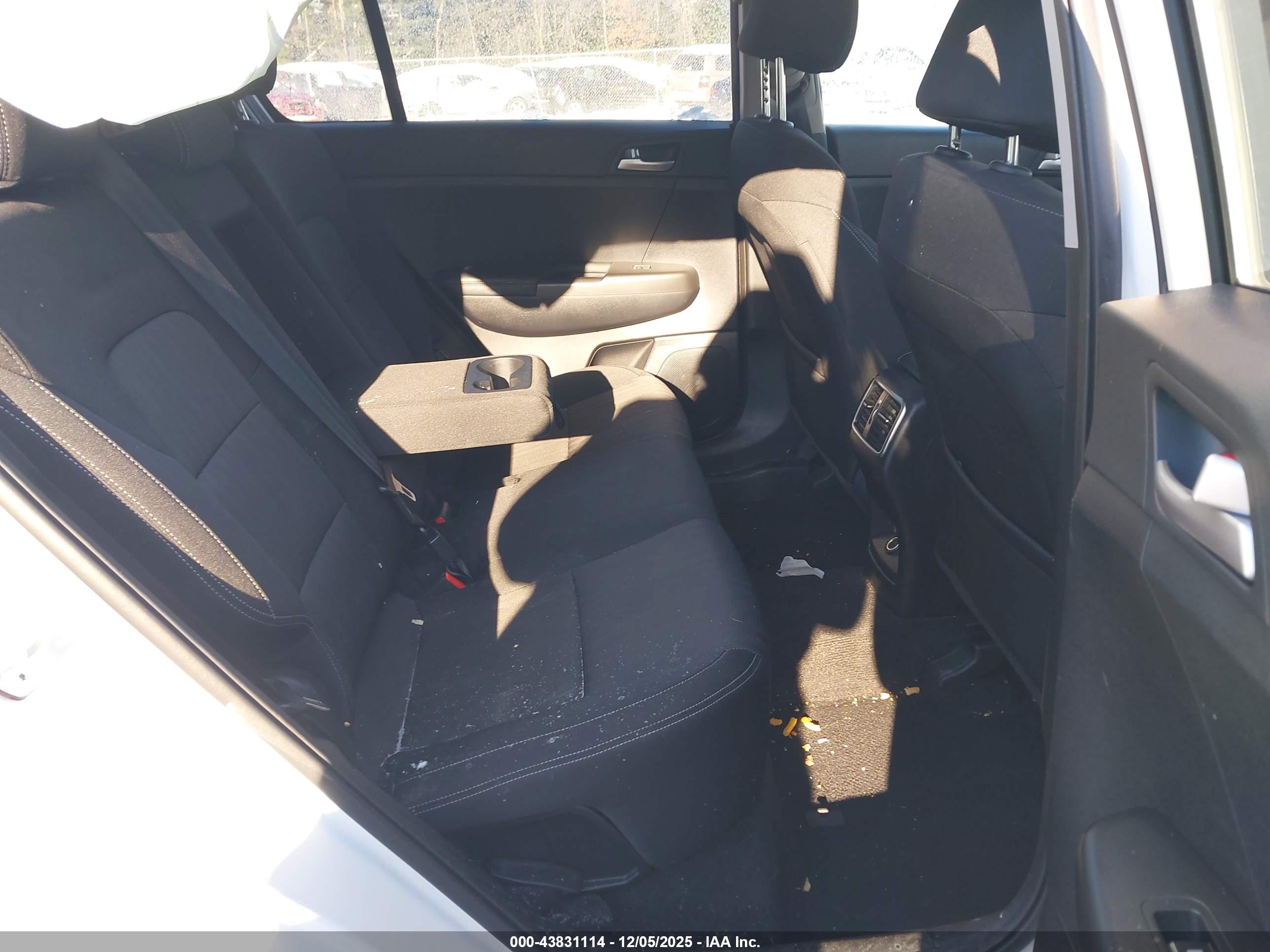 KIA SPORTAGE image 8