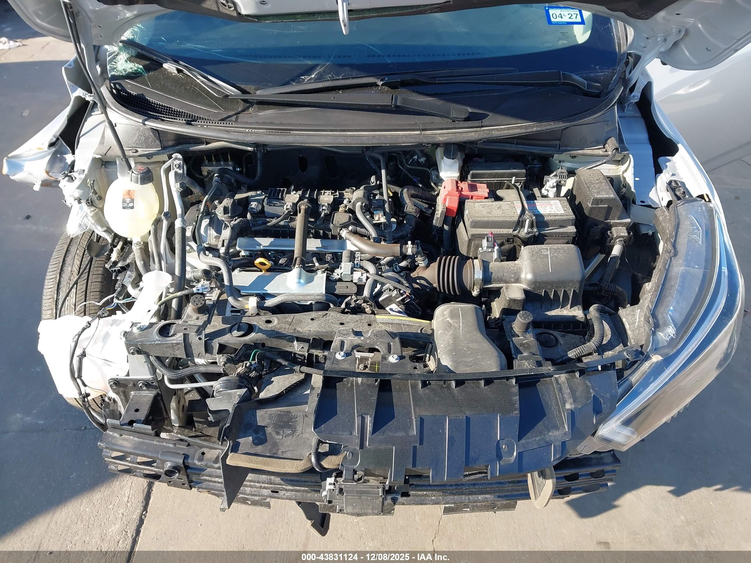 NISSAN VERSA image 10