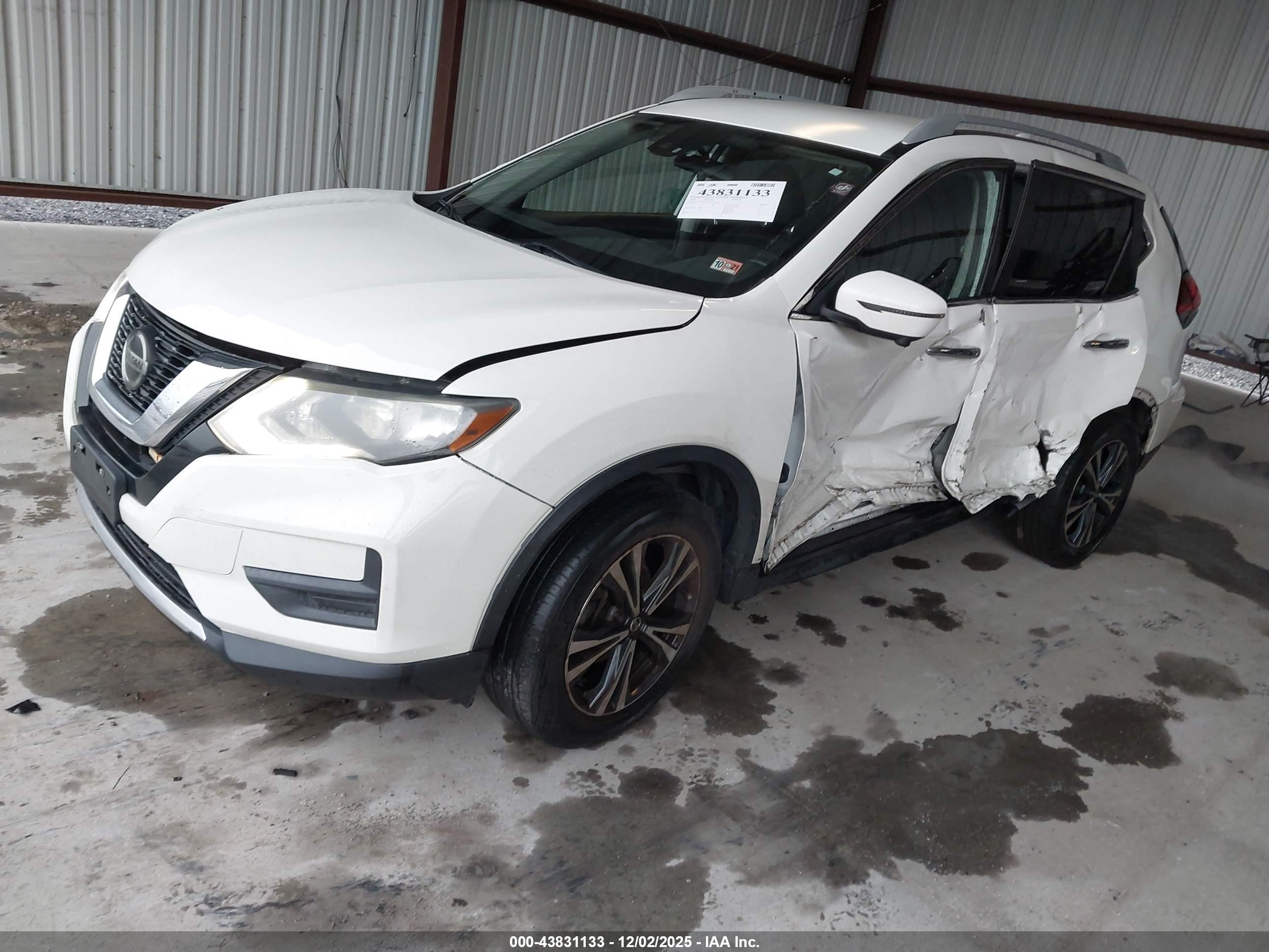 NISSAN ROGUE image 2