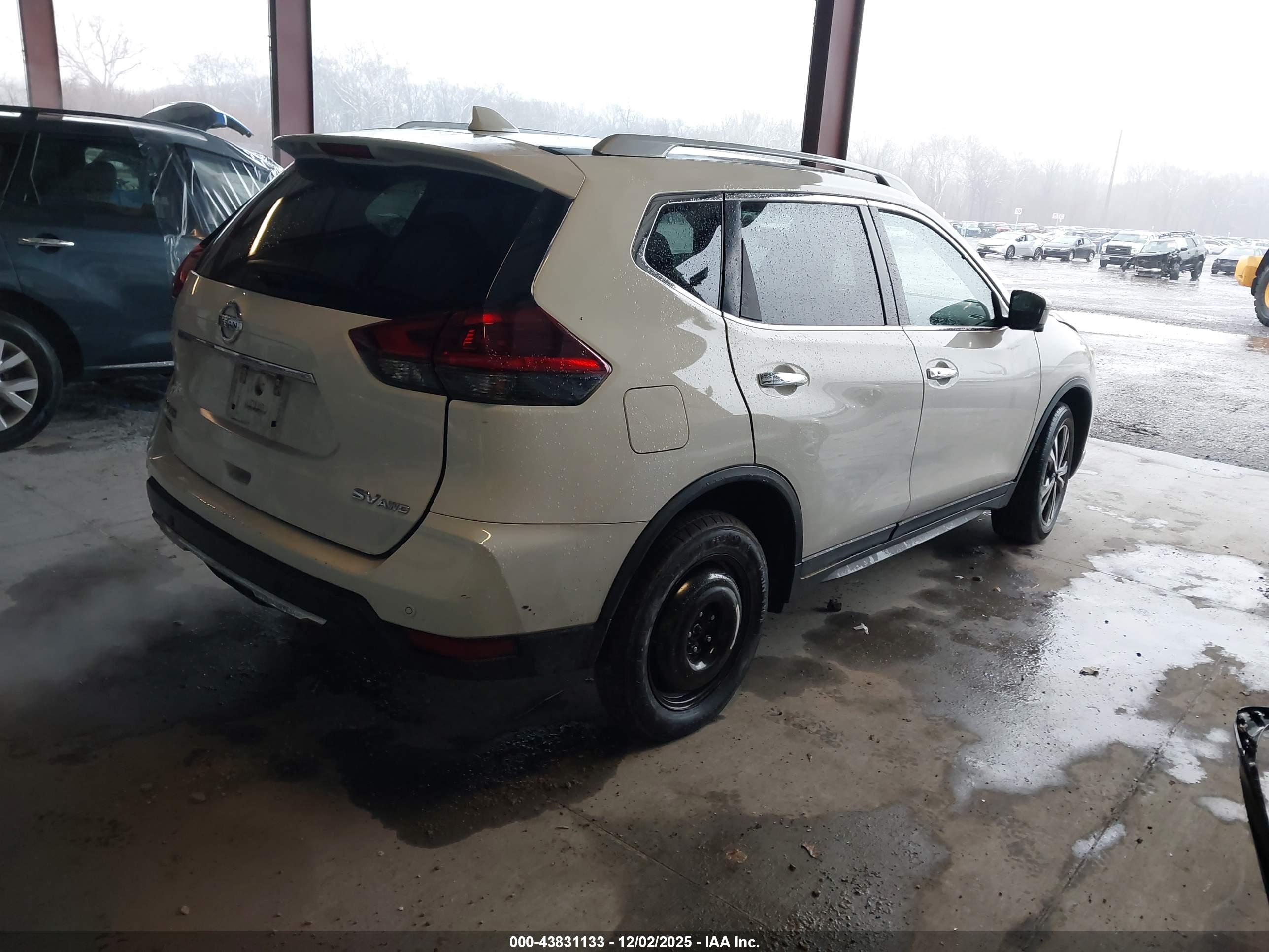 NISSAN ROGUE image 4