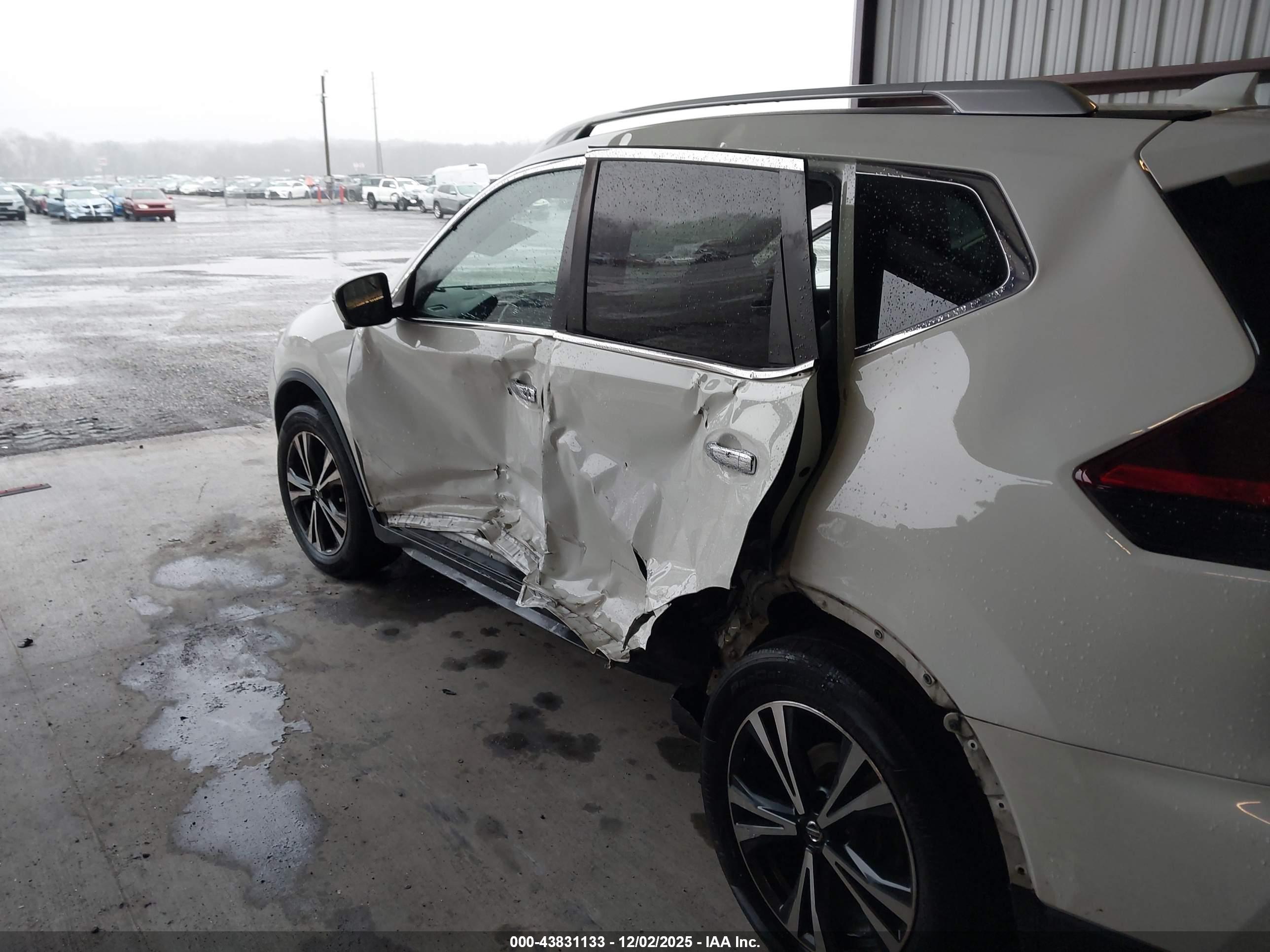 NISSAN ROGUE image 6