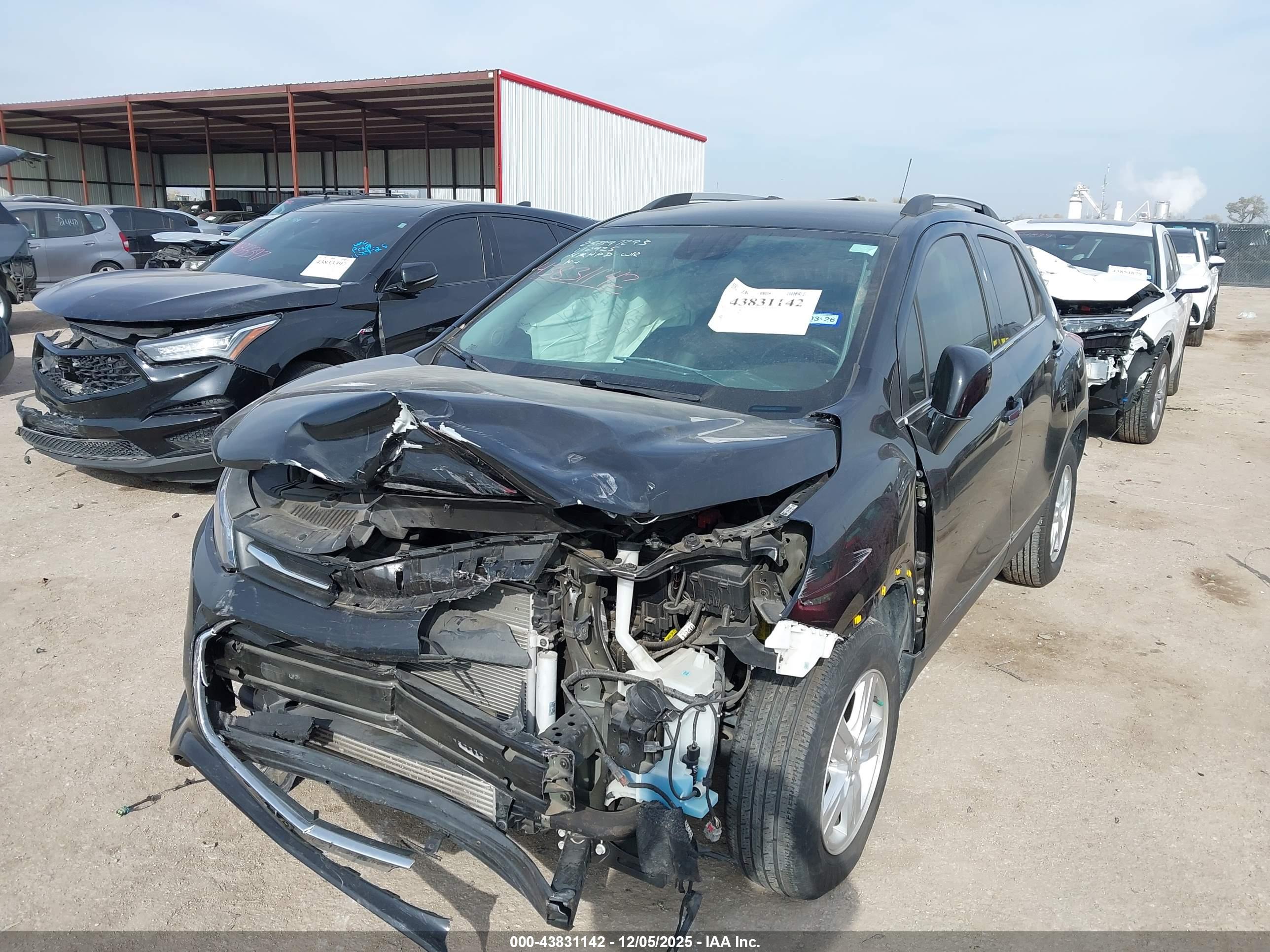 CHEVROLET TRAX image 2