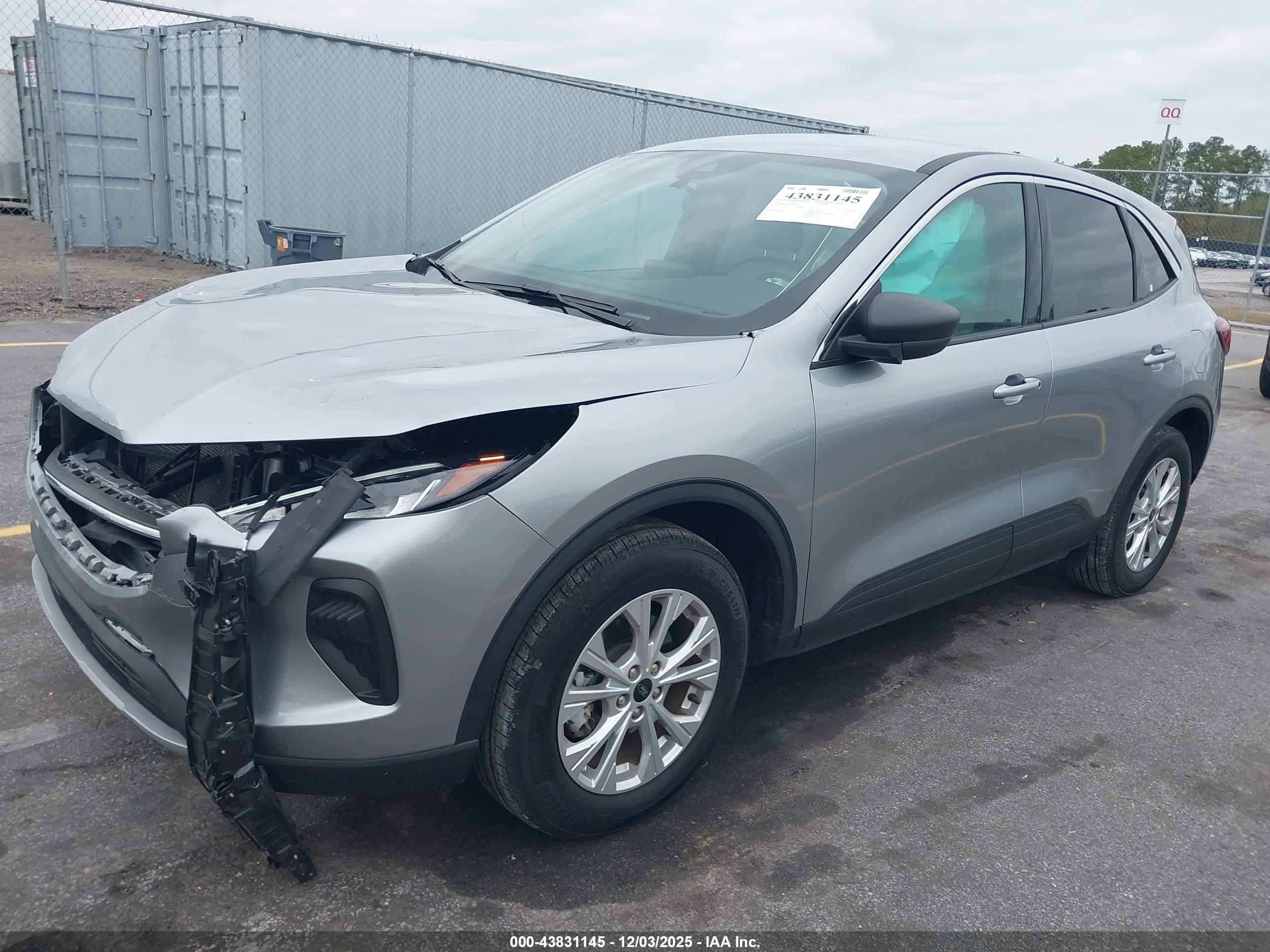 FORD ESCAPE image 2